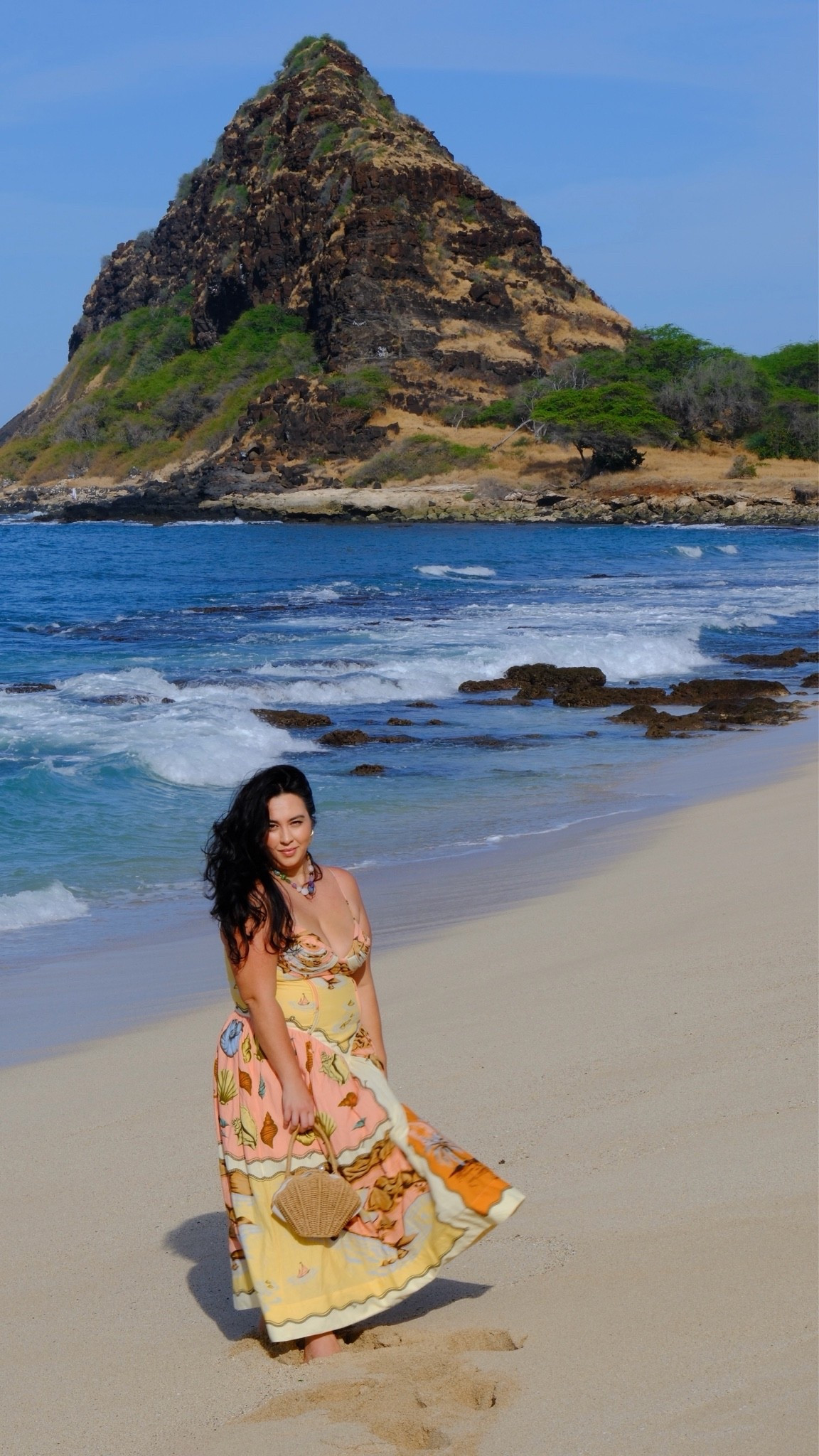 the print on this Farm Rio dress 😮‍💨 size 14, wearing an XL 

Same print is on sale right now in a different style. Linked here. 

#midsizefashion #size14 #beachvacationoutfits #resortwearfashion #midsizedresses 

Farm Rio Souvenir Scarves | midsize women outfits | midsize dresses | midsize tropical vacation | summer dresses | midsize style

#LTKSaleAlert #LTKTravel #LTKootd
