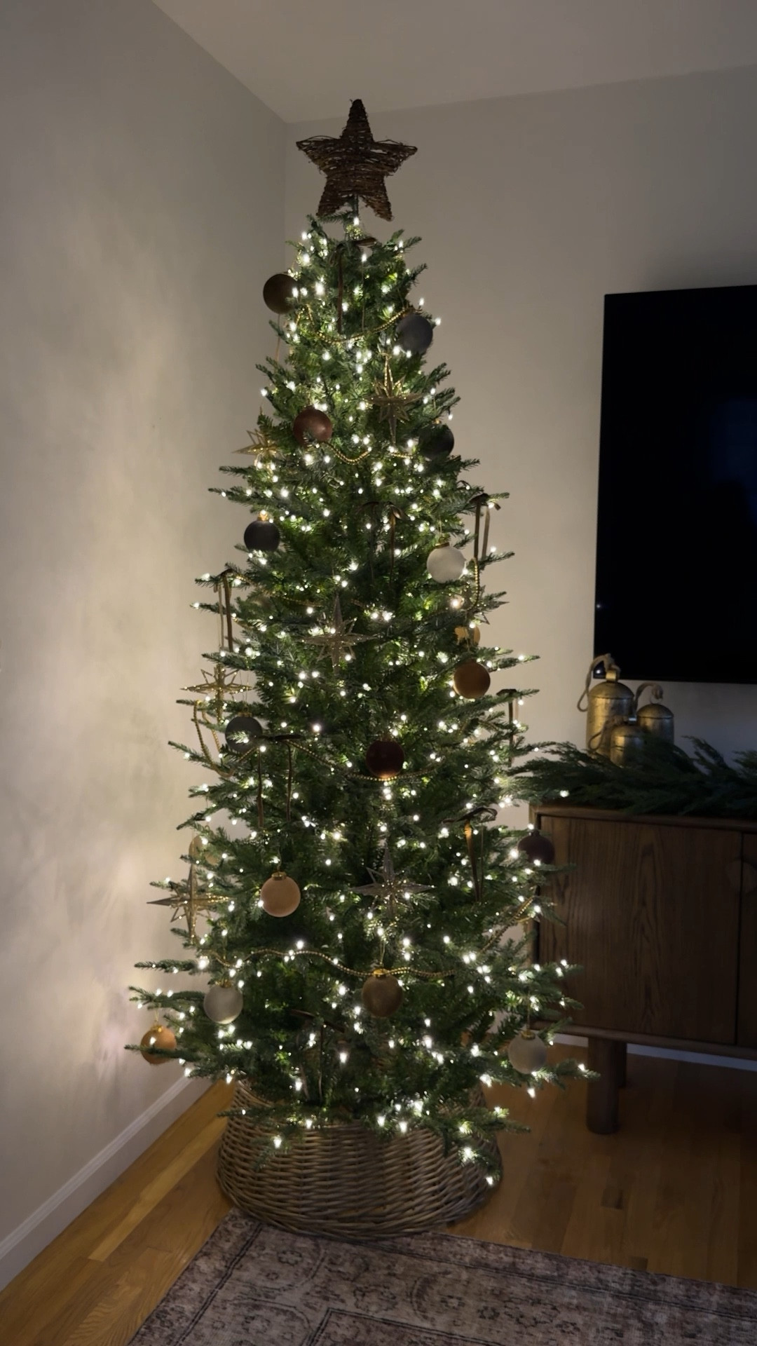 Our front room Christmas tree! This is the viral Home Depot tree in the 7.5’ slim. Perfect for a smaller space. 

Christmas tree decor, Home Depot Christmas tree, home decorators Christmas tree, Christmas tree decor

#LTKSeasonal #LTKHoliday #LTKHome