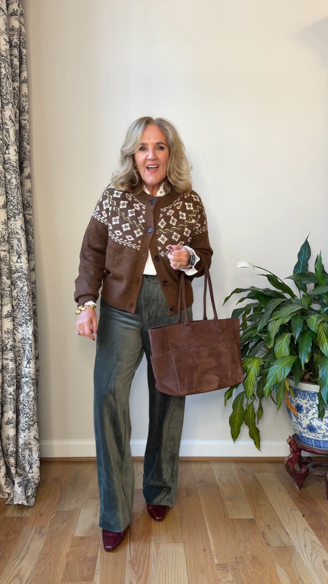 Med in blouse and sweater 
Pants are velour!!! Size 8
Shoes are a mule run a little wide