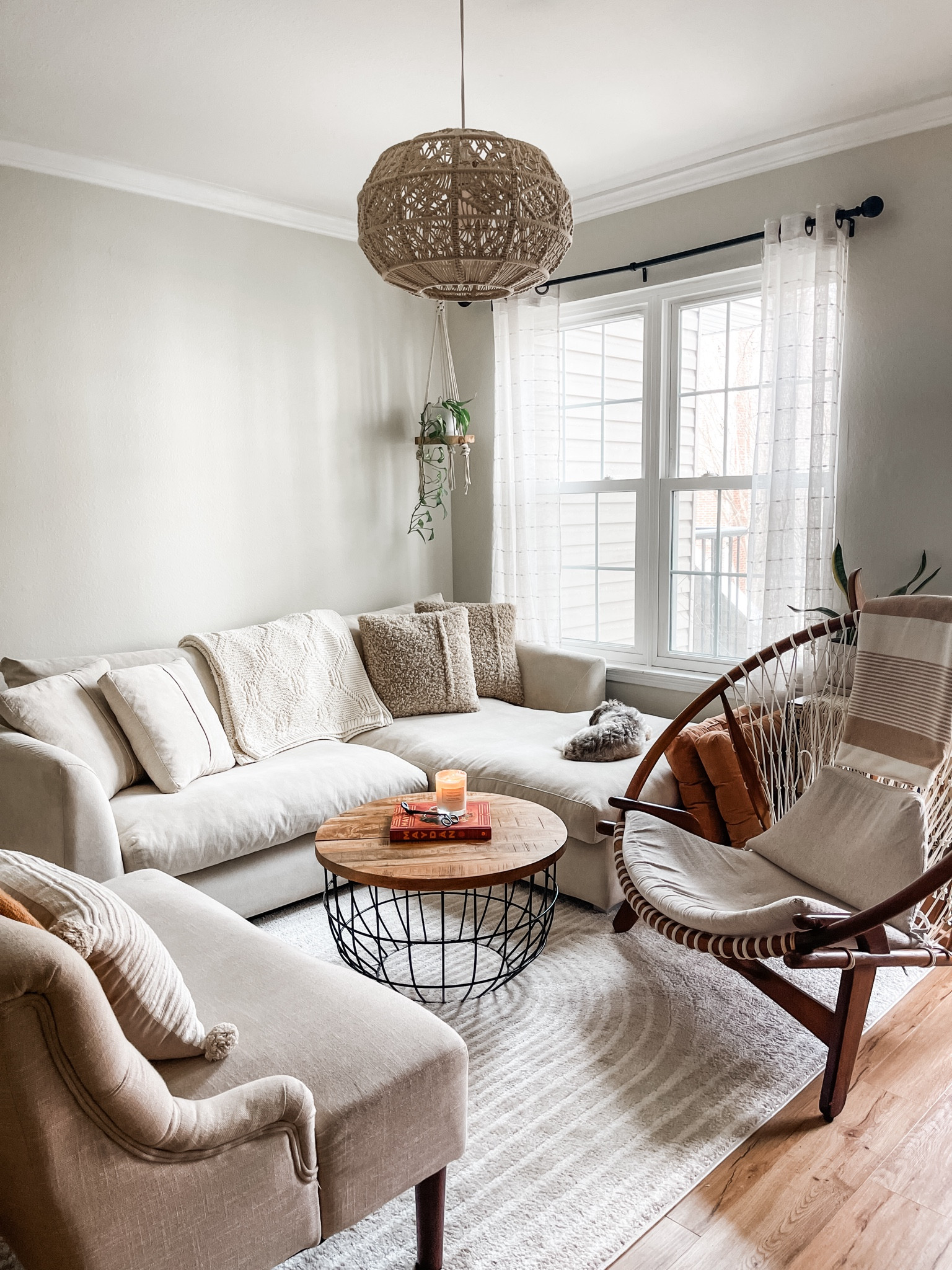 Cozy neutral living room
 

#LTKhome