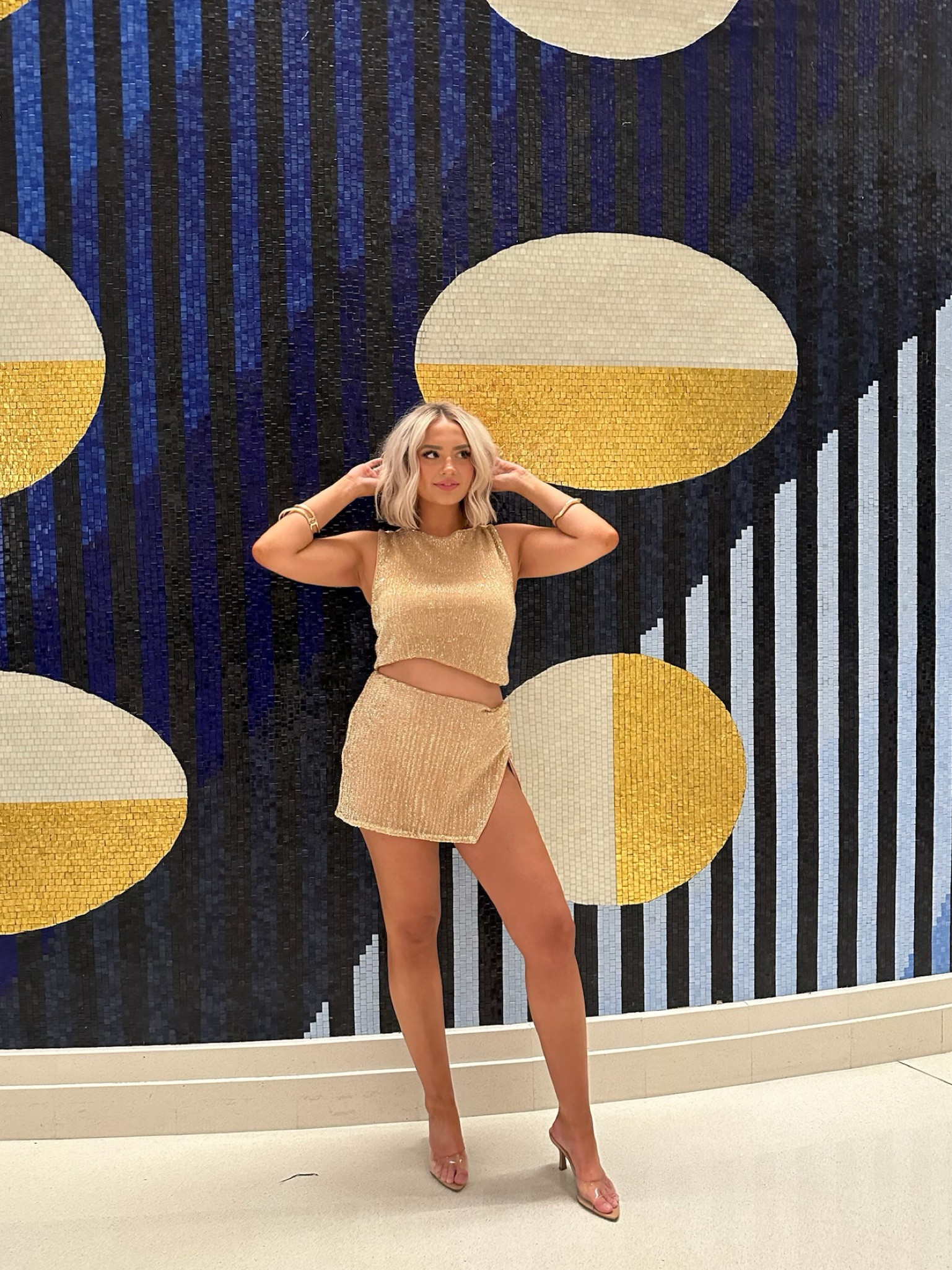 Viva Las Vegas!! Obsessed with this cutie little gold set! ✨🎰♠️