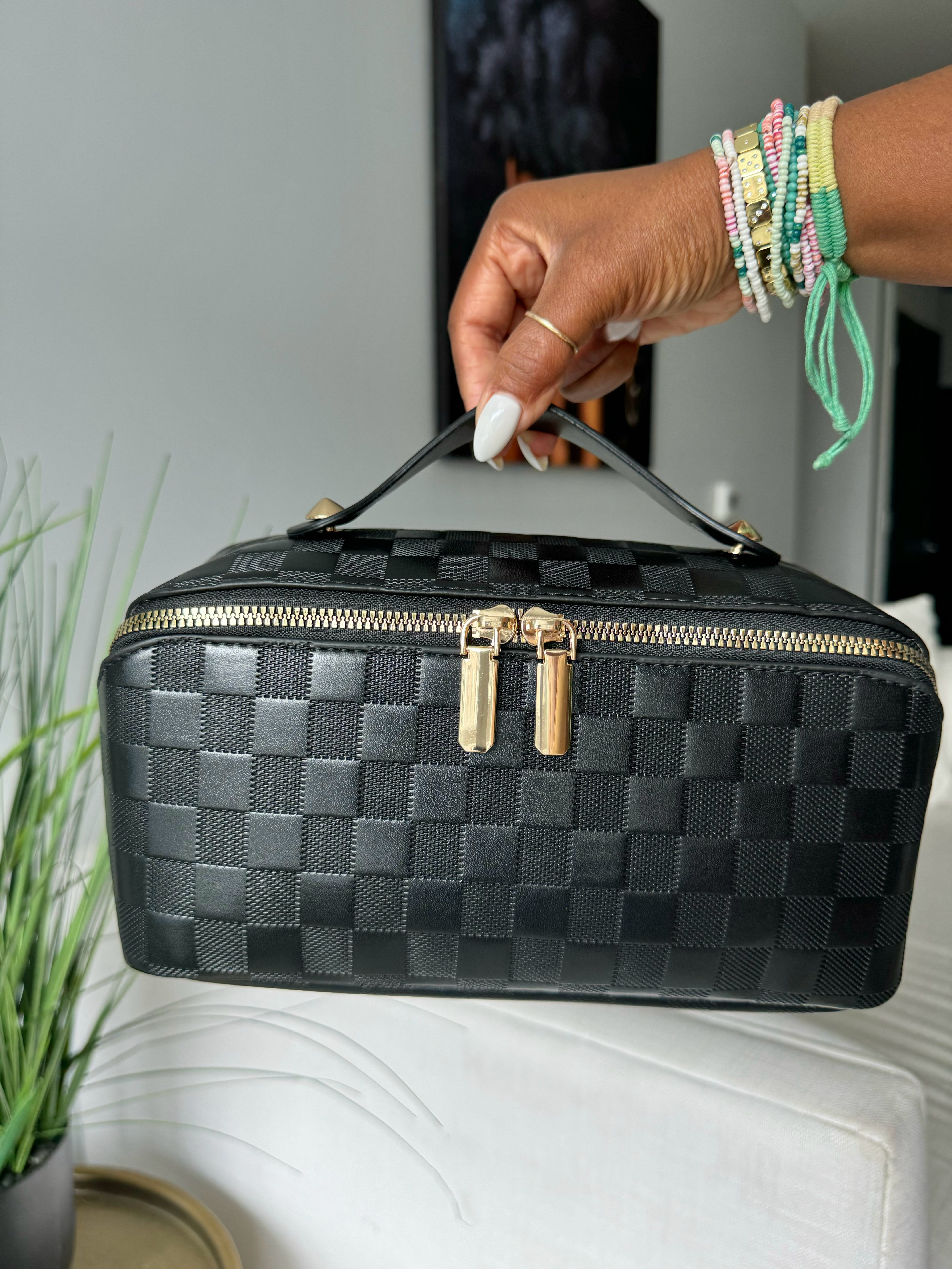 Travel essential#travelwithstyle #amazonfinds #organizer #fashion #travel #travelessential #makeupbag #toiletrybag #convenientbag #travelbag #bag #foundonamazon #cosmeticbag

#LTKBeauty #LTKTravel #LTKItBag
