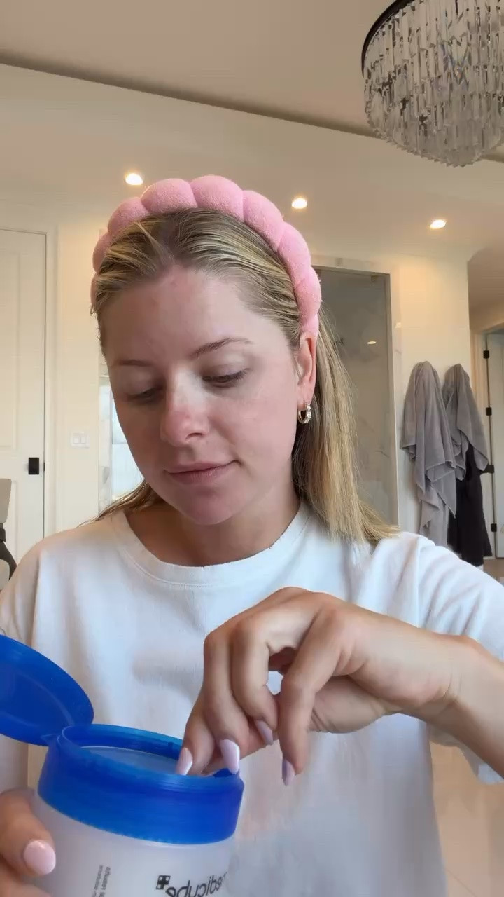 These Medicube toning pads are an absolute must have when it comes to my skincare routine! 



Sale alert, skincare, grwm, morning routine, medicube, amazon finds