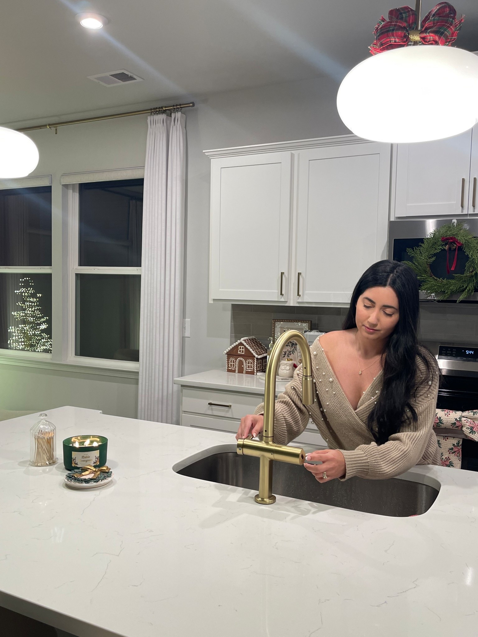 Lefton Touchless Pull-Out Kitchen Faucet, Hands Free Motion Sensor Activated, Battery-Free Temperature Display, KF2206 (Contemporary, Brushed Gold)

#LTKHoliday #LTKHome #LTKCyberWeek