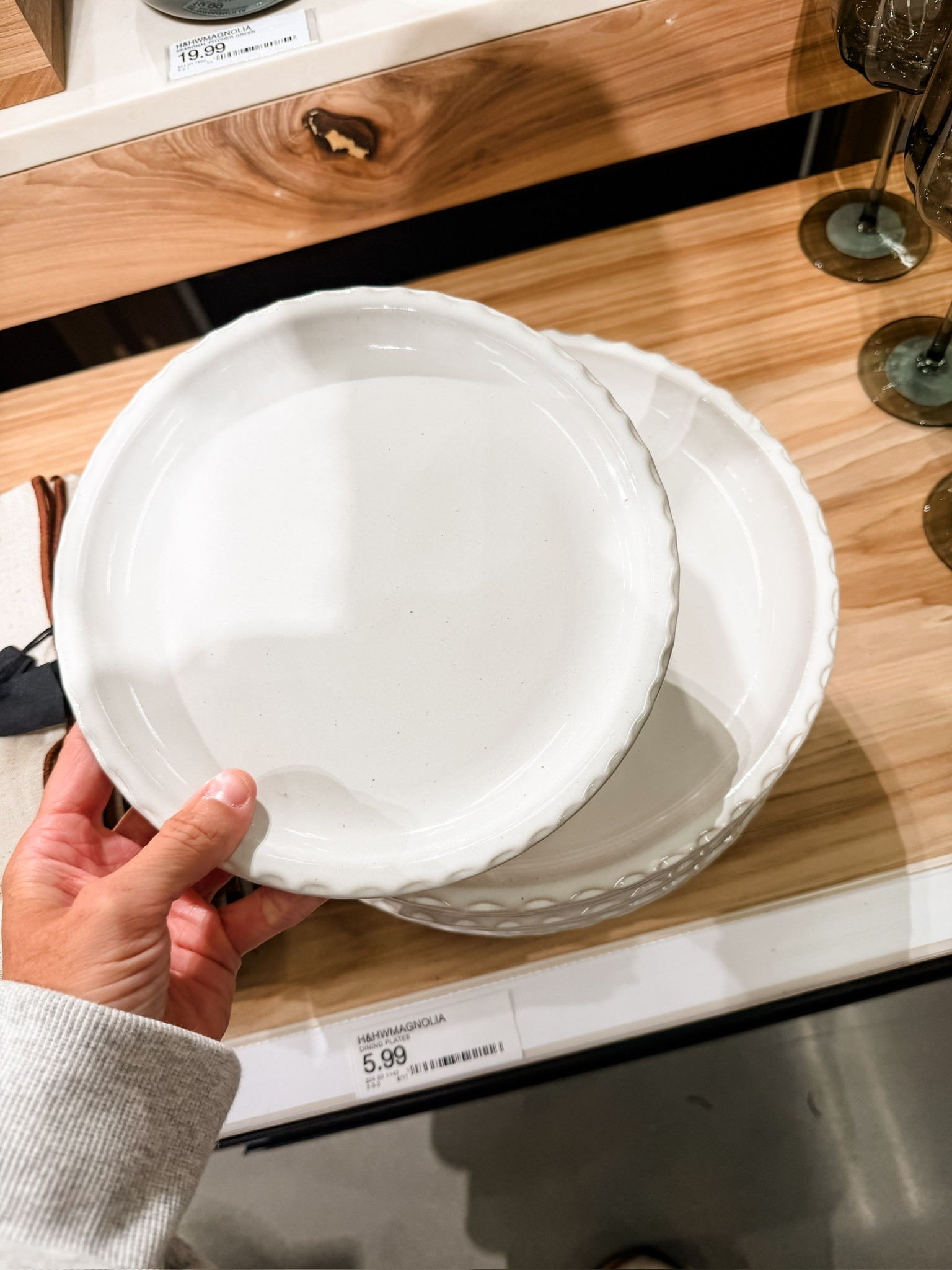 These plates have such a pretty scalloped detail! Perfect for hosting! Can’t beat the price point!

Loverly Grey, Target find, Magnolia, Hearth and Hand, appetizer plates

#LTKHome