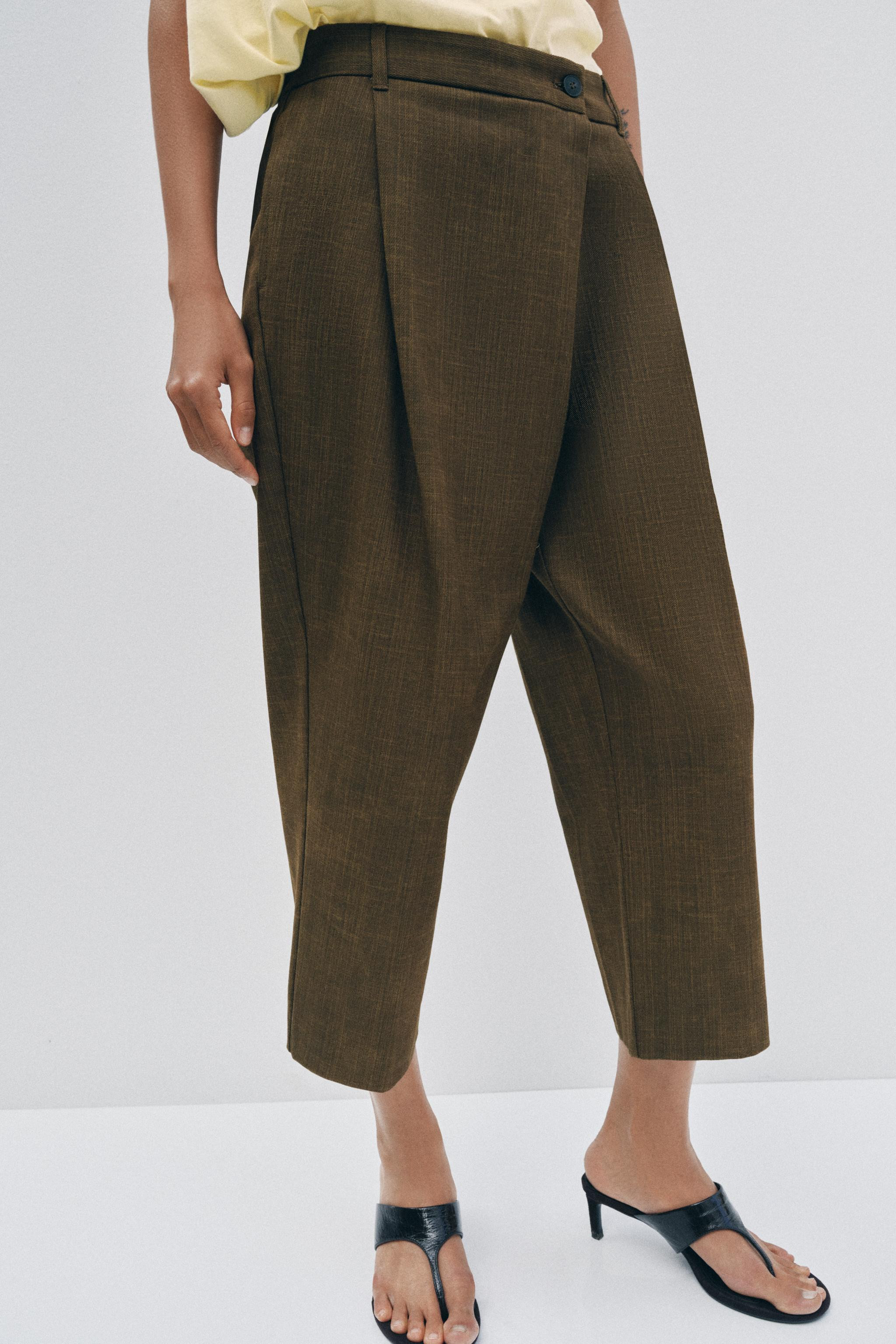 ZW COLLECTION CROPPED TROUSERS WITH DARTS | Zara UK