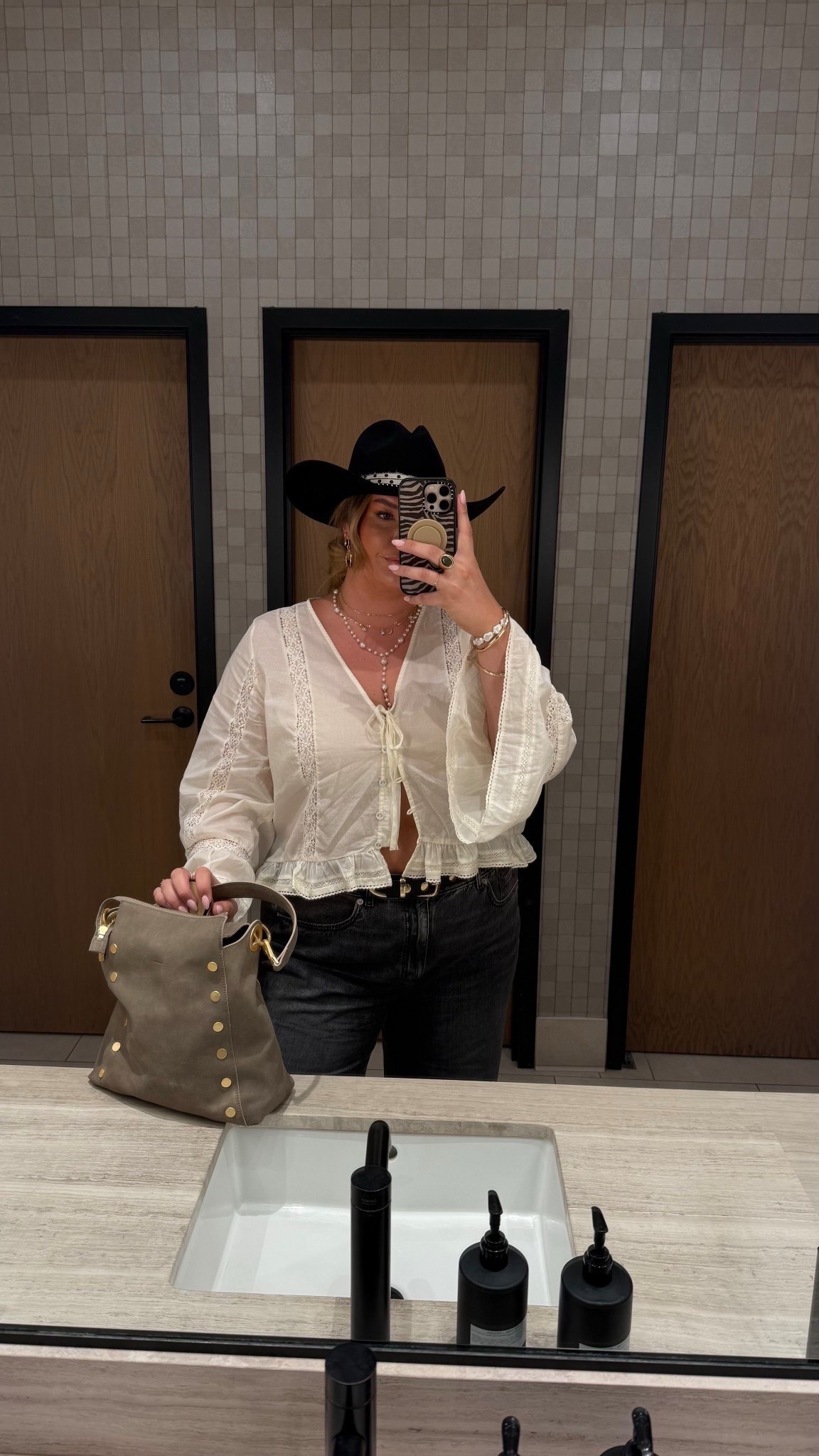 Shirt is an extra 60% off at Torrid on black! It’s so cute and lightweight for spring 🙌🏻

Pants are also on sale in other colors at Torrid linked below! 

wearing 16 tall and 1 in the shirt 

Torrid sale, spring outfits, Vanessa Etheridge

#LTKSaleAlert #LTKMidsize