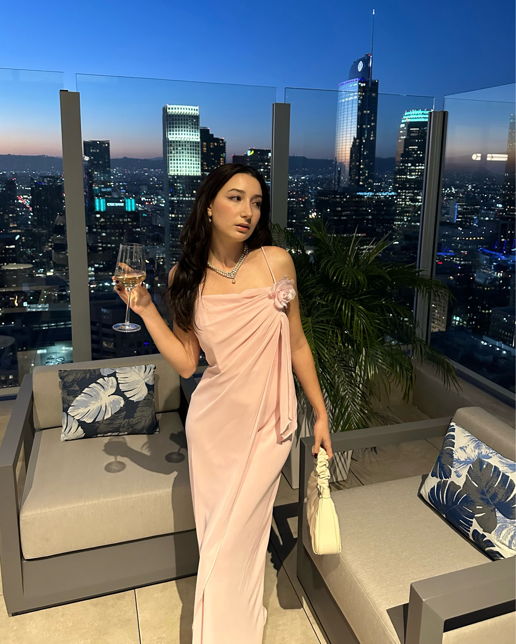 Pink maxi cocktail gown. Og brands:

dress - vintage “rebecca”
shoes - dolce vita
bag - jw pei