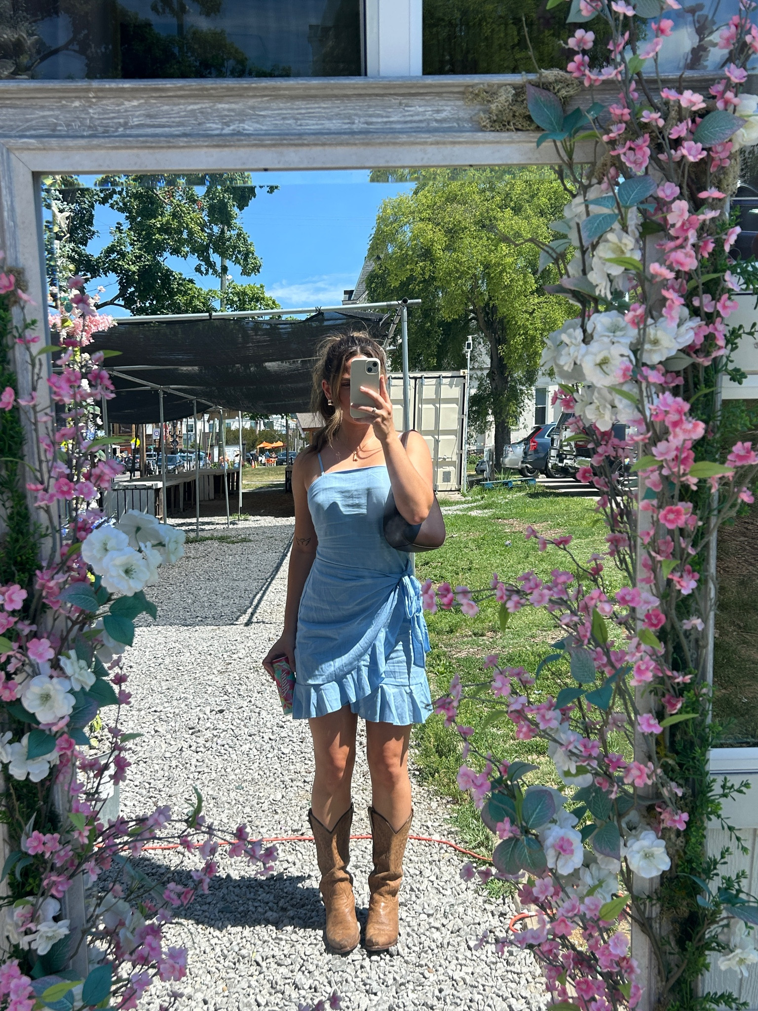 NASH OUTFIT INSPO 

Twelve South is one of my favorite places to visit in NASH. The beautiful business all line up down a stretch of Nashville and make for a fun, but long, day trip. The key is a comfy cutesy dress and walkable boots!! 

#outfitinspo #nashville #nashvilleoutfitinspo #twelvesouth #cowgirlboots #cowboy 