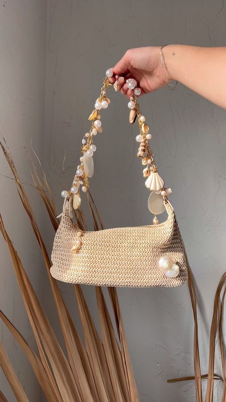 DIY purse, shell bag, Amazon purse 

#LTKSeasonal #LTKitbag #LTKVideo