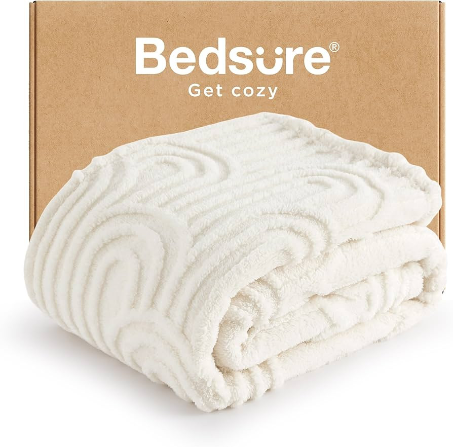 Bedsure Throw Blanket for Women - Super Soft Cozy Blankets for Women Gift, Cute Small Fleece Blan... | Amazon (US)