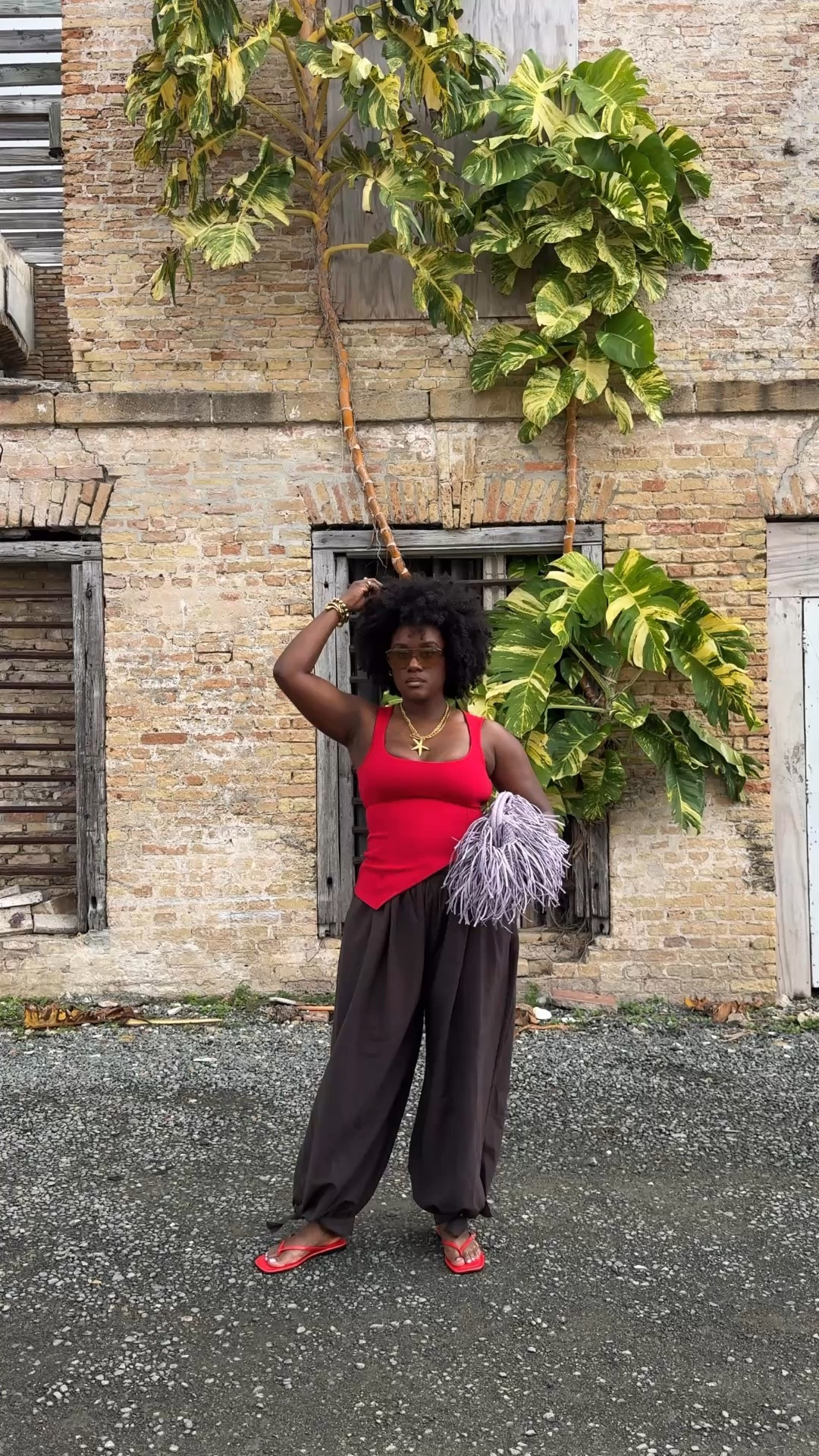 Balloon pants, raffia bag and asymmetrical shirt 