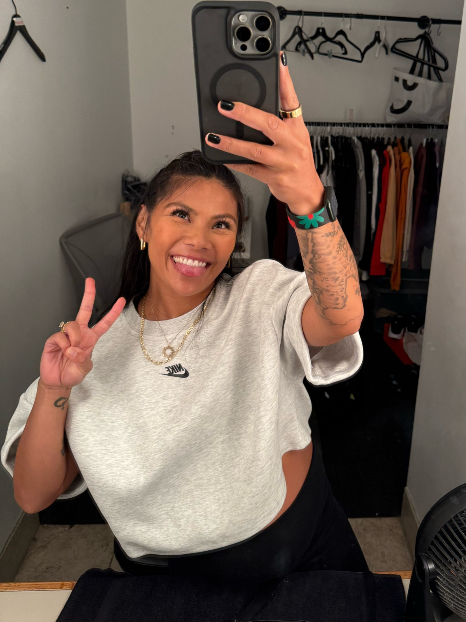 Obsessed with this oversized boxy tee! They don’t have this color available anymore but they have black and baby blue 🩵🖤
