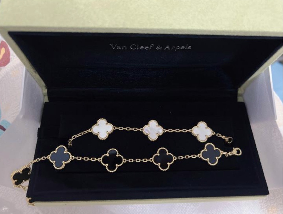 Van Cleef & Arpels Alhambra sets 🖤 Under $30 https://bit.ly/3jpnscL #dhgate 

#LTKunder50 #LTKSale #LTKitbag