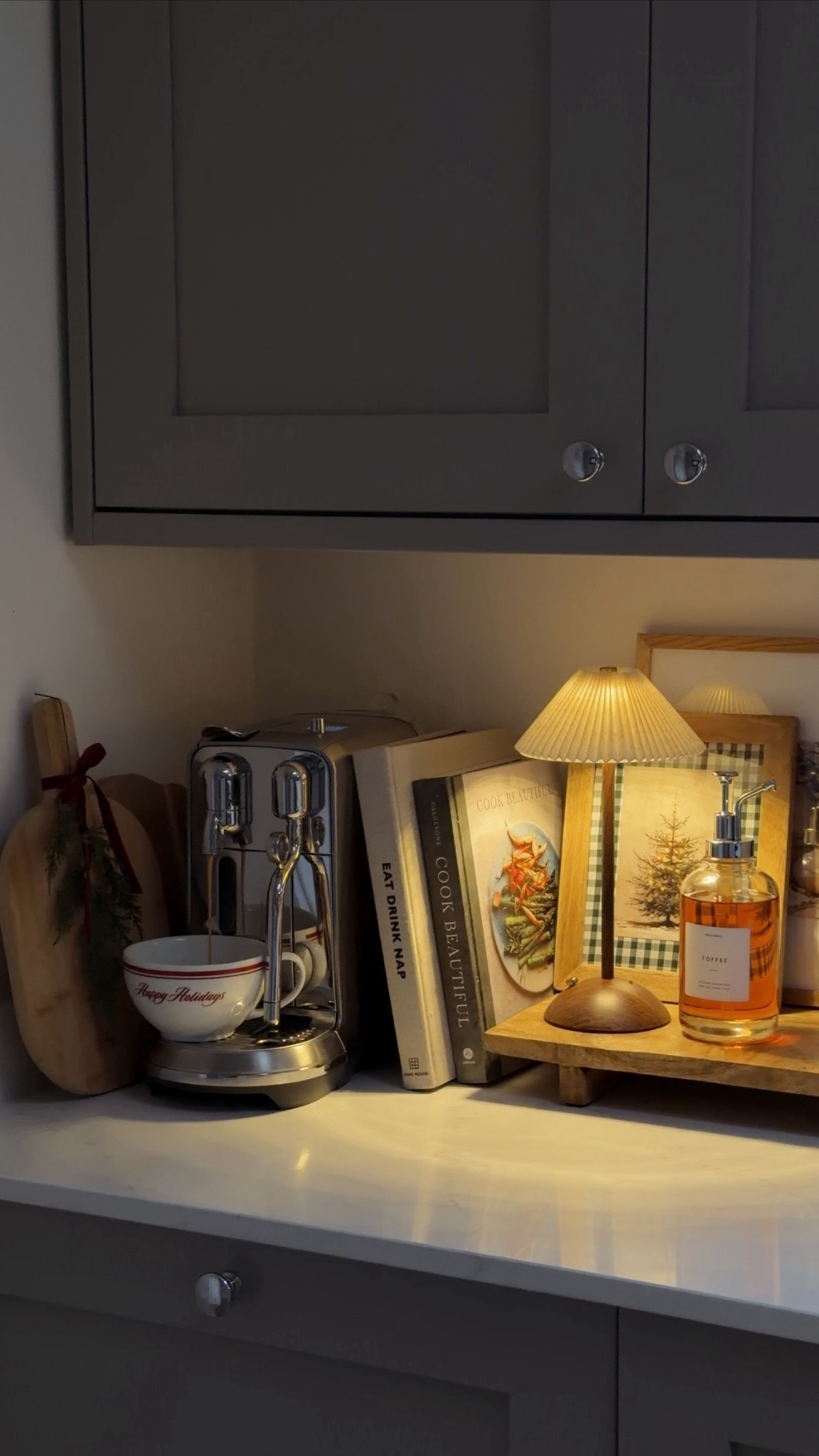 Cosy Christmas coffee station 