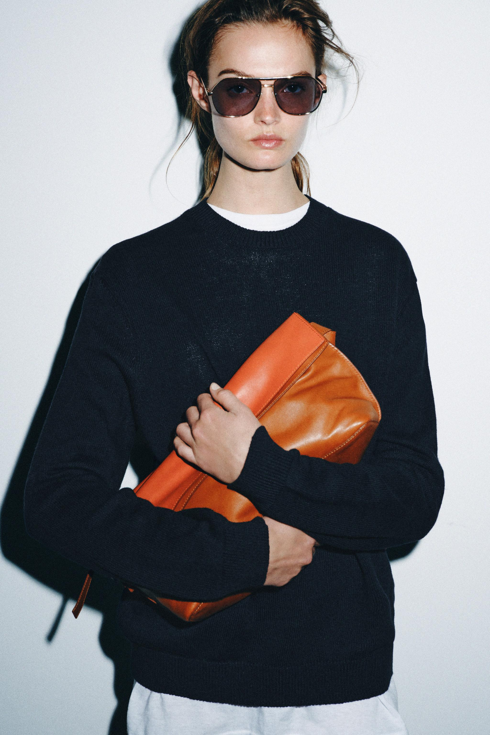 LEATHER FLAP CLUTCH | Zara US