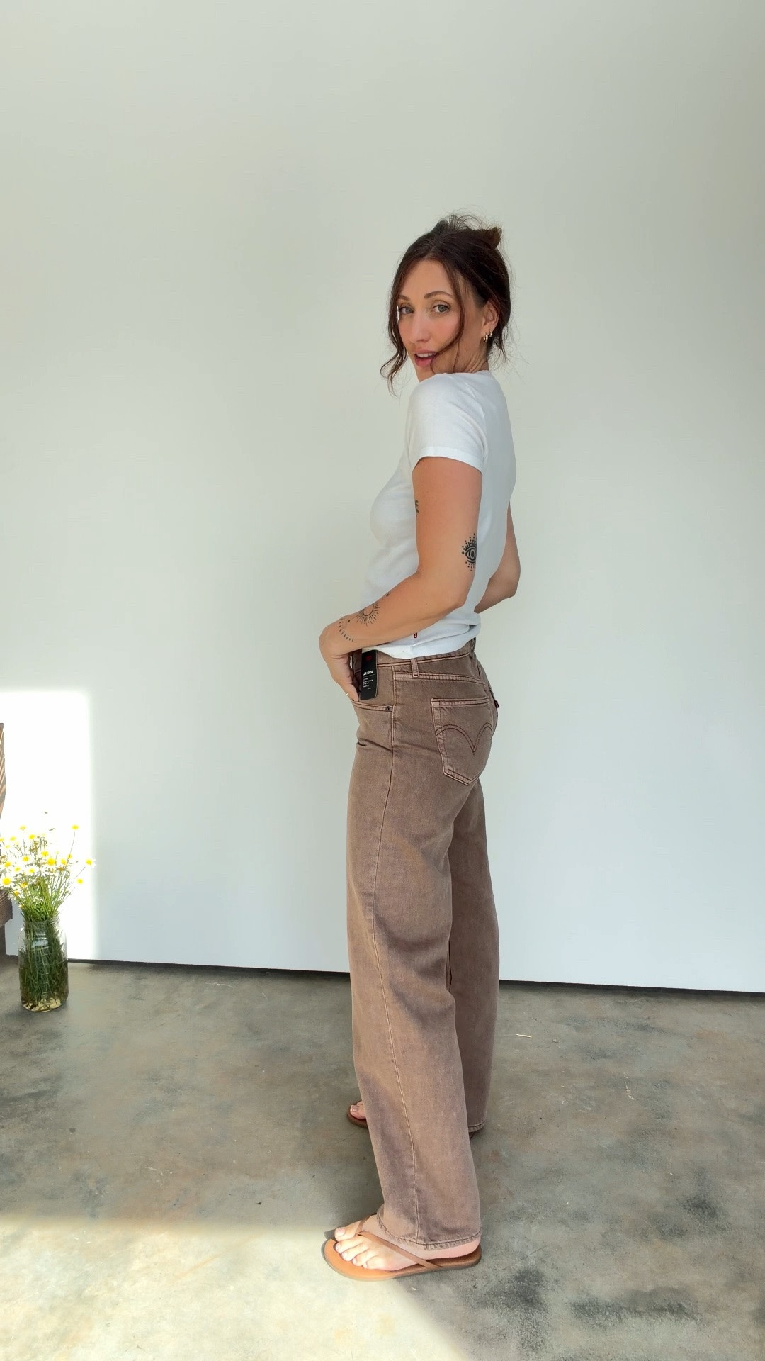 To say I’m obsessed would be an understatement. These jeans are 100% the freakin’ best! 👏🏼 wearing my true size for both pairs. The sweatshirt is small. I LOVE how the sweatshirt isn’t too oversized and has a nice crop.

#LTKootd