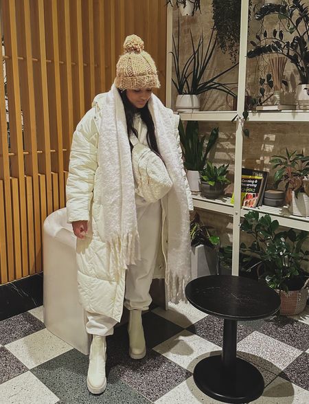 Winter Outfit New York in December | winter whites

#LTKSeasonal #LTKHoliday #LTKsalealert