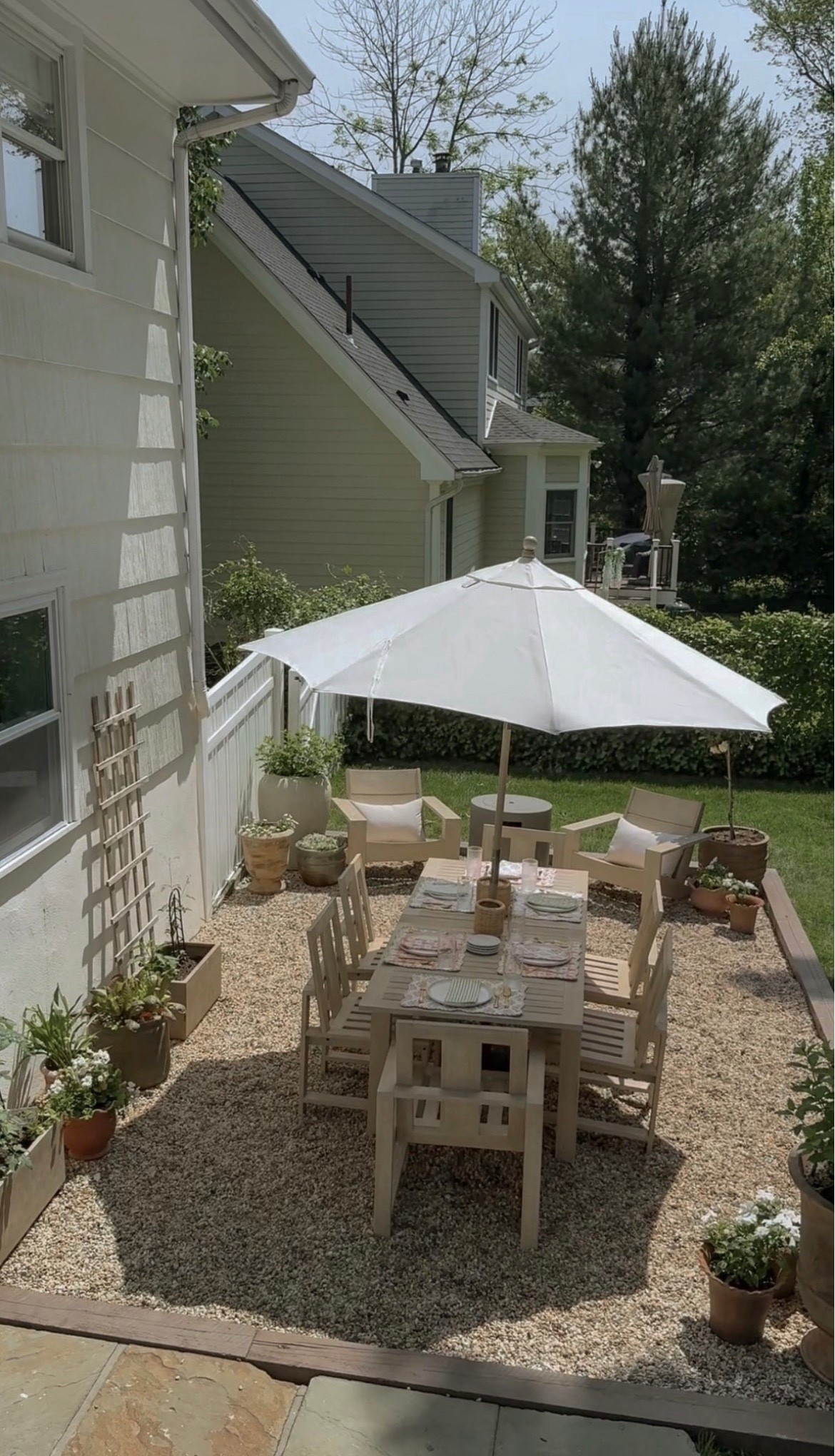 We transformed this wasted space into an outdoor dining summer oasis! 

What was once a basic backyard setup is now a layered, elevated outdoor entertaining space designed for slow dinners, garden mornings, and cozy summer nights 🤍

If you’re looking for backyard makeover ideas, outdoor dining inspiration, pea gravel patio ideas, or ways to create a cozy outdoor entertaining space, start with texture and plants. It changes everything.

This is your reminder that small design decisions can completely transform a space 🤍 