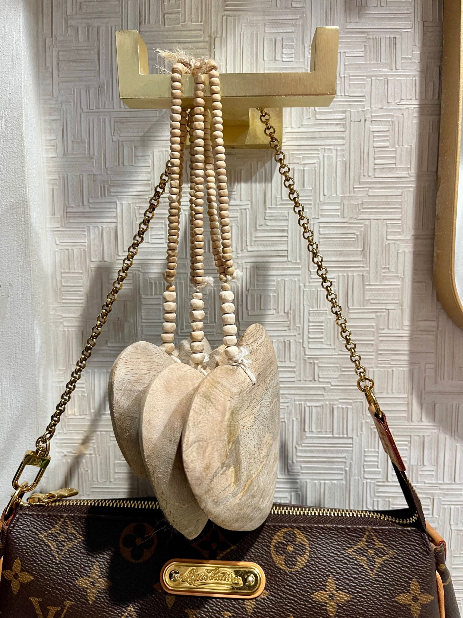 Purse Display Hook 

Gold hook  closet Organization  closet organization hack  tips and tricks  home organization  storage ideas  small closet  walk-in closet  closet storage  MarlaFay

#LTKHome #LTKSeasonal
