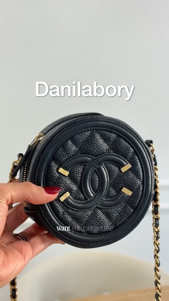 comment LUXURY for links! Use my code DANILABORY to get one month free and start rotating your dream bags today 💕 Luxury without the commitment? Yes, please ✨
With @vivrelle , you can borrow and experience high-end designer bags like Chanel and Dior without buying them. It’s the smartest way to switch up your style, try new trends, and carry iconic fashion designer bags whenever you want.

Think of it as your designer bag closet on demand 👜✨

Would you try a Chanel one week and a Dior the next? 😍

Vivrelle subscription, borrow designer bags, Chanel bag rental, Dior bag rental, luxury bag subscription, high end bags, designer bag membership, rent luxury handbags, fashion designer bags, try designer bags, rotating handbag subscription, luxury accessories rental, designer bags for women, affordable luxury experience, mom fashion luxury, TikTok fashion finds, Pinterest luxury style, how to get designer bags for less, Vivrelle review, bag rental service #LTKBag

https://liketk.it/5SO8C
@shop.ltk 
#LTKootd