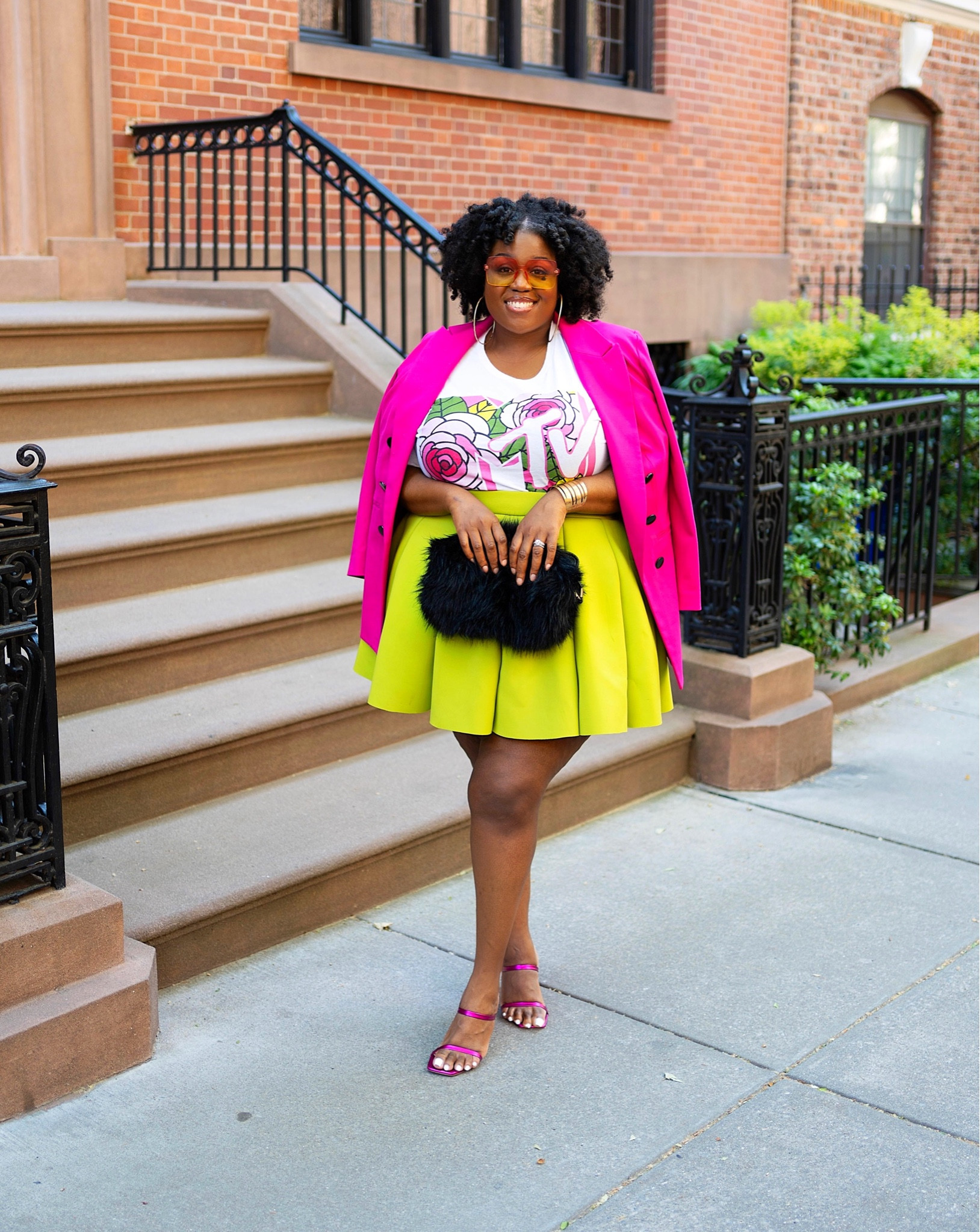 Spring vibes 💕

Skirt is from Madrag but I found a dupe. 