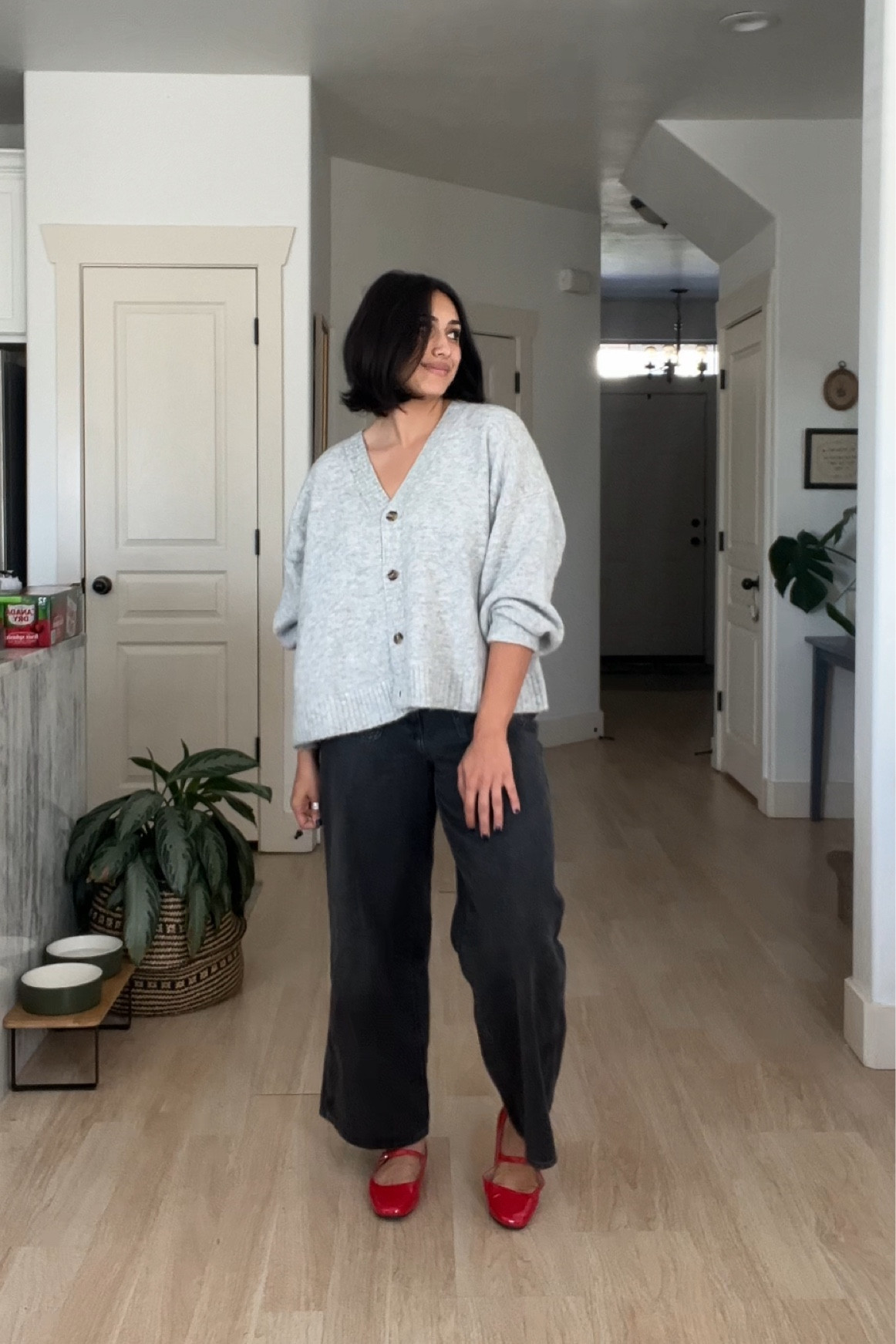 old navy oversized cardigan sweater, black washed denim pants and red ballet flats! a good androgynous fall fit! 