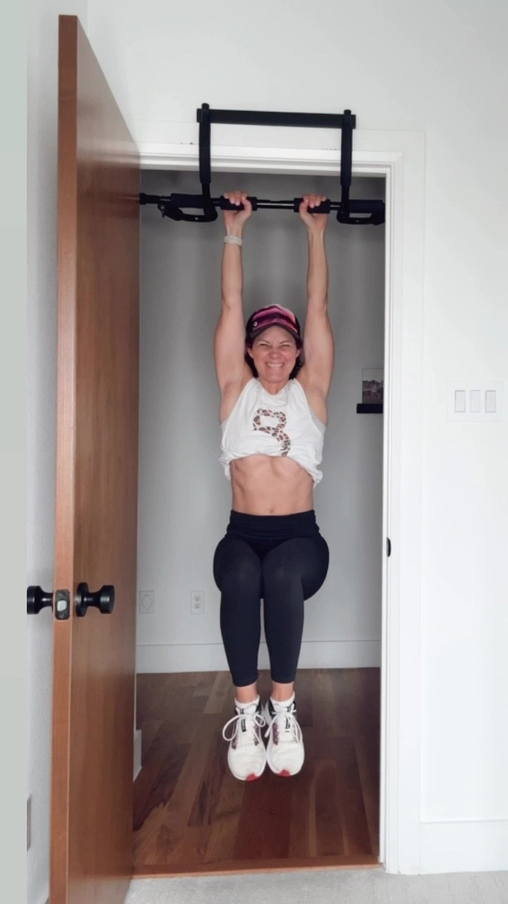 Hanging hold for CORE STRENGTH!

This bar has 8 comfortable grip positions for a variety of wide and narrow grip chin-ups, pull-ups or leg raises. 
Use on floor for push-ups, & tricep dips! 

#LTKWatchNow #LTKActive #LTKFitness