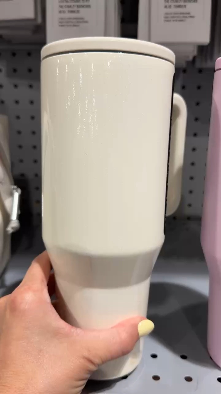 obsessed with this hydro jug color 😍
my go-to tumbler I take everywhere… perfect for staying hydrated and keeps drinks cold
#hydrojug #waterintake #tumblercup #hydrationstation #dailyessentials #ltkseasonal
