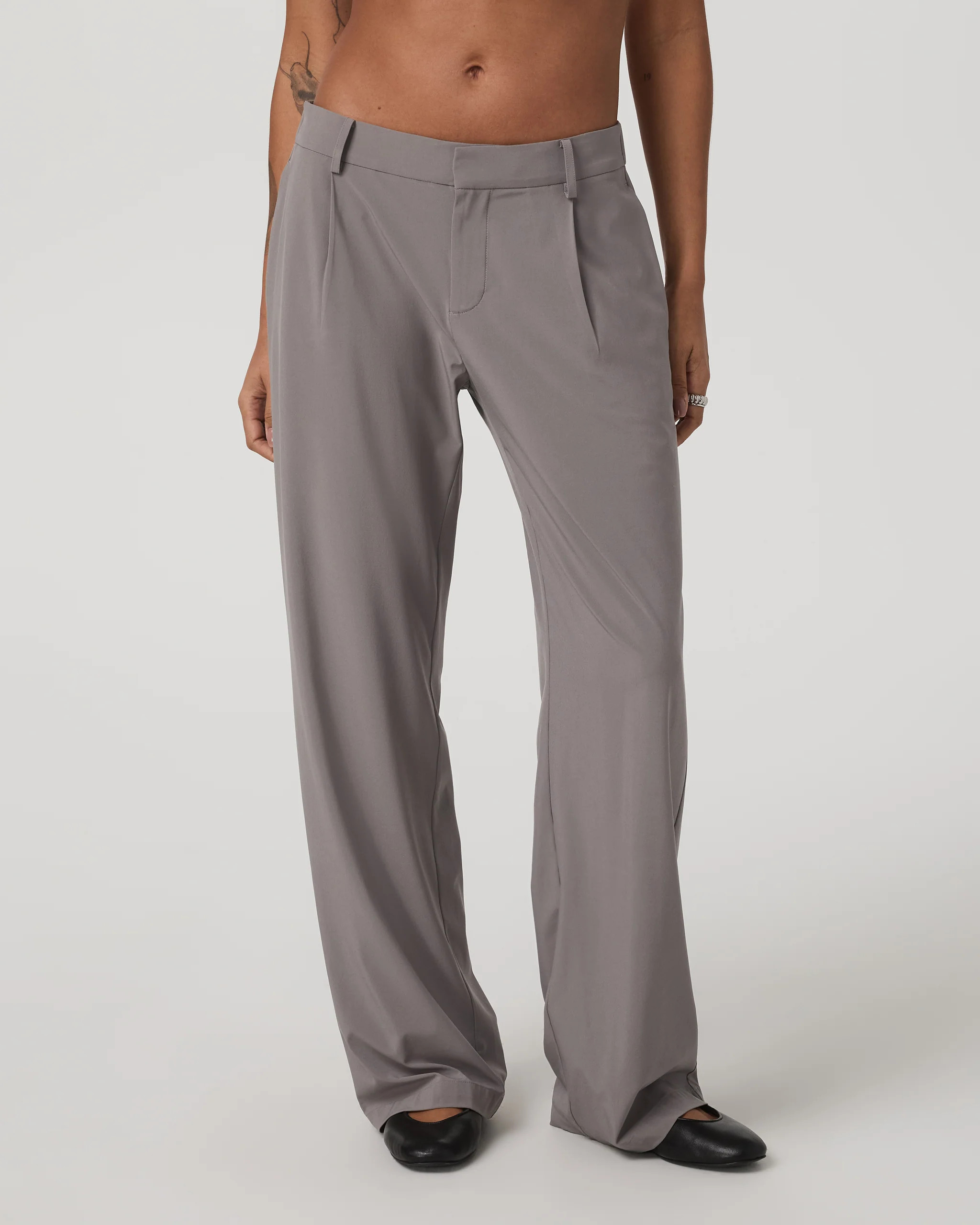 Villa Low Slung Trouser – Cavern Grey Low-Rise Pants – Pants – Vuori | Vuori Clothing (US & Canada)