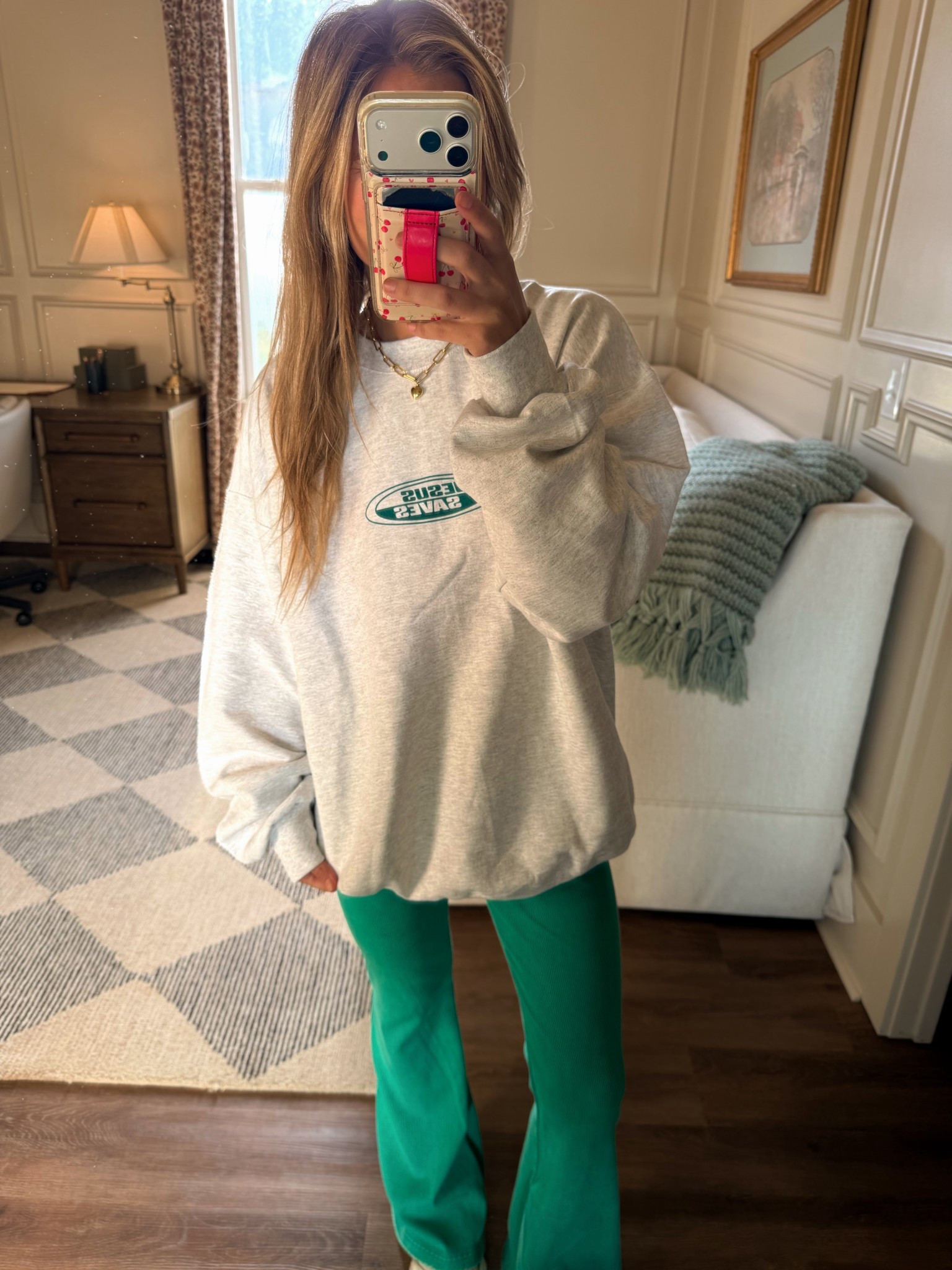 The perfect oversized sweatshirt! 

#LTKootd #LTKSeasonal #LTKgrwm