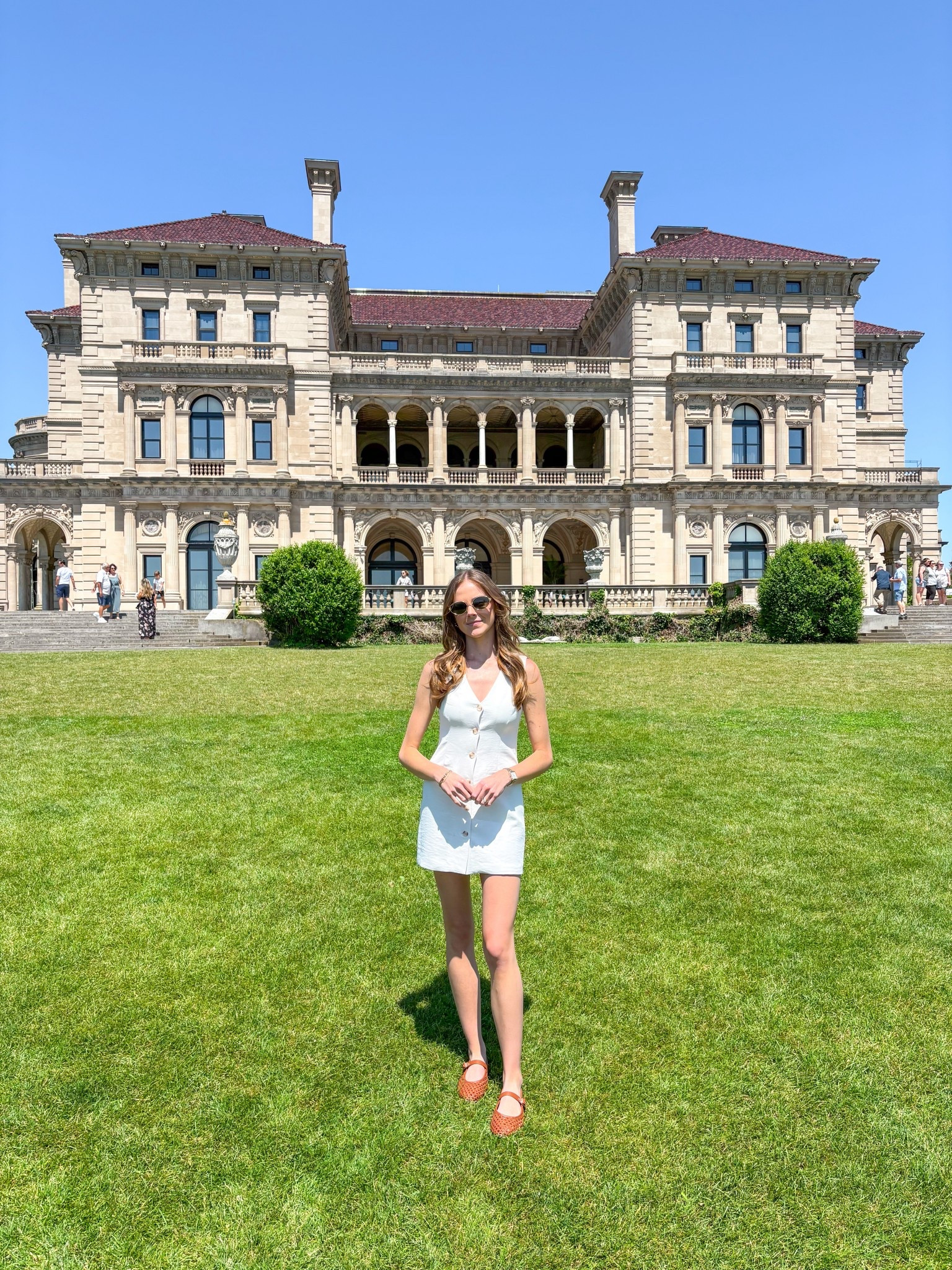 Newport Mansions outfit 🤍