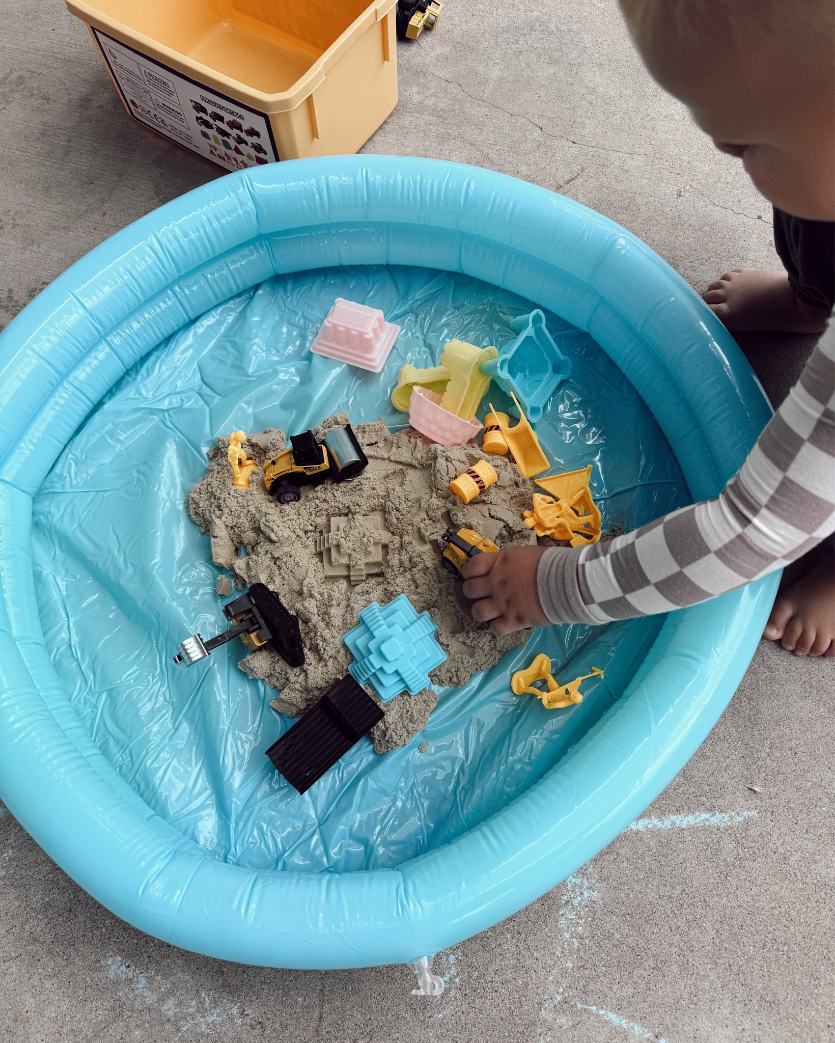 Another fun fully ready to play with sensory bin from Amazon! 

Toddler play, sensory bin, toddler toys 