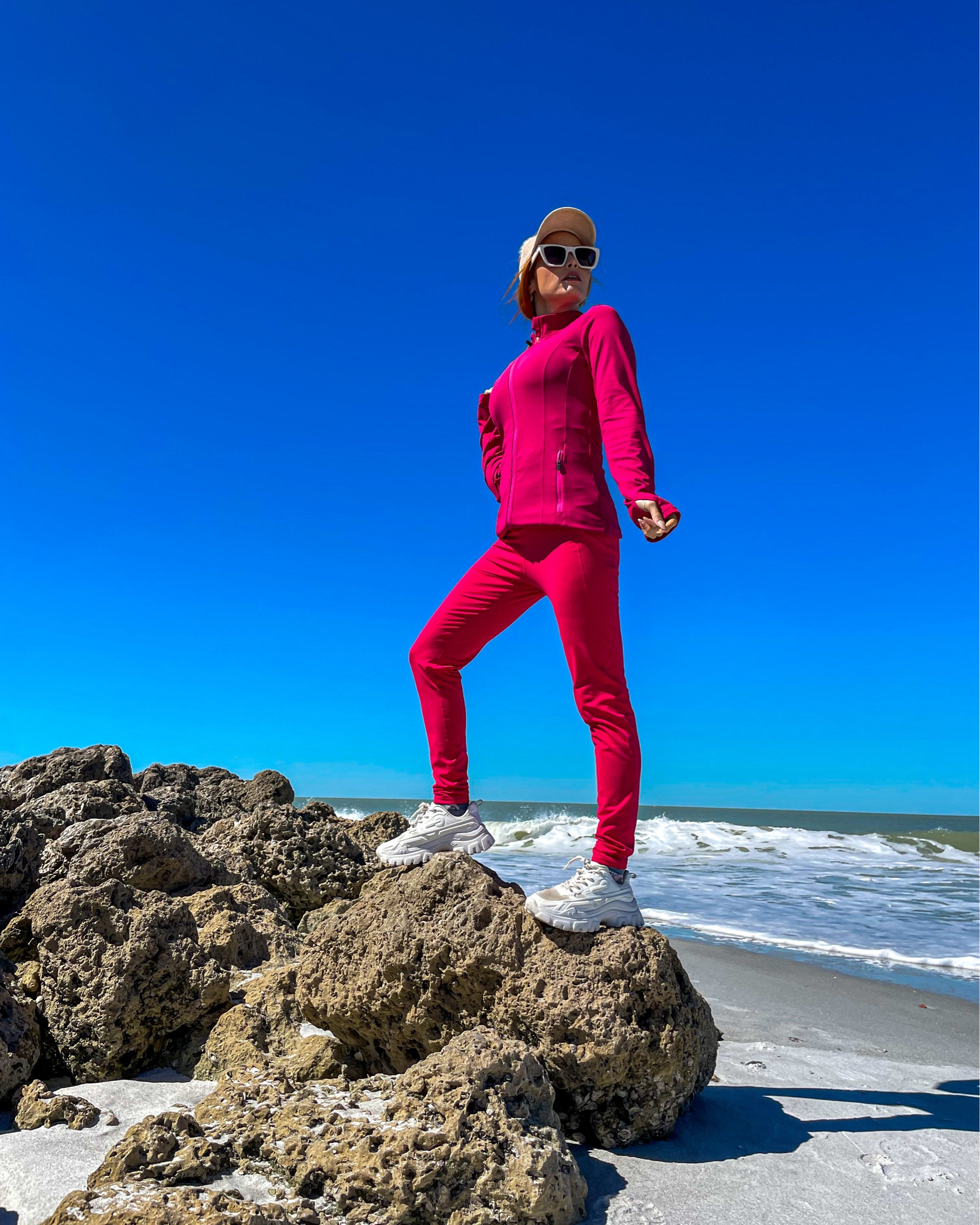 Wore this set comfy work out outfit to kayak and walk on the beach during spring time in Florida when it gets a little chilly. So the fleece lining was absolutely perfect and kept me warm.