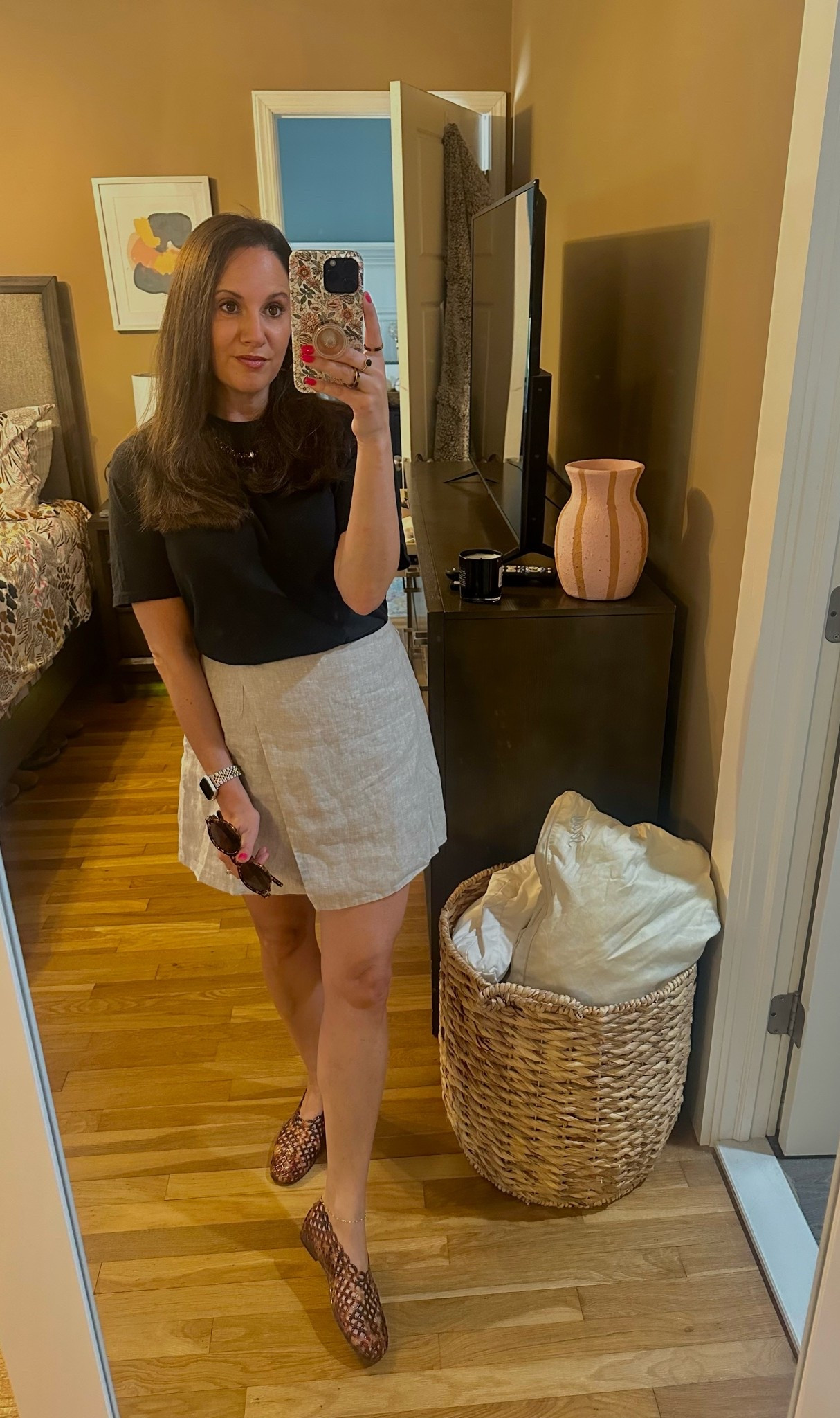 Yankee game ‘fit featuring this new #Quince #skort I just got (I’m in a medium). Still loving my #tortoise #jellies too 🤎

#LTKootd #LTKOver40 #LTKWorkwear