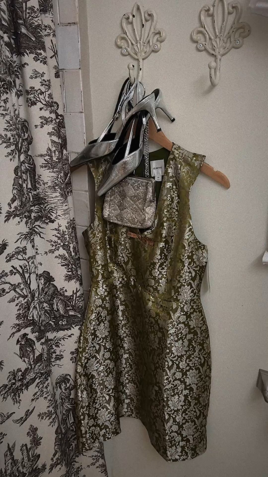 Holiday party outfit inspo, Christmas party dress, NYE outfits, New Year’s Eve dresss

#LTKHoliday #LTKSeasonal #LTKgrwm