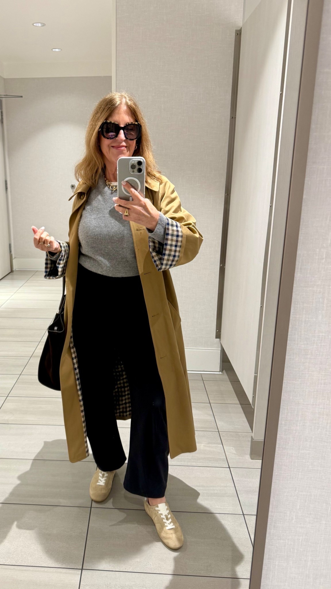 Ootd 
Wearing Ruti pants, Quince cashmere crewneck, j.Crew vintage t-shirt
Veronica Beard sneakers, Sezane coat, and Madewell tote.

All fit tts. Wearing 34 in coat, Xs in swestercand T, size 2 pants.

@Madewell @SEZANE @Ruti @J.Crew @Quince 