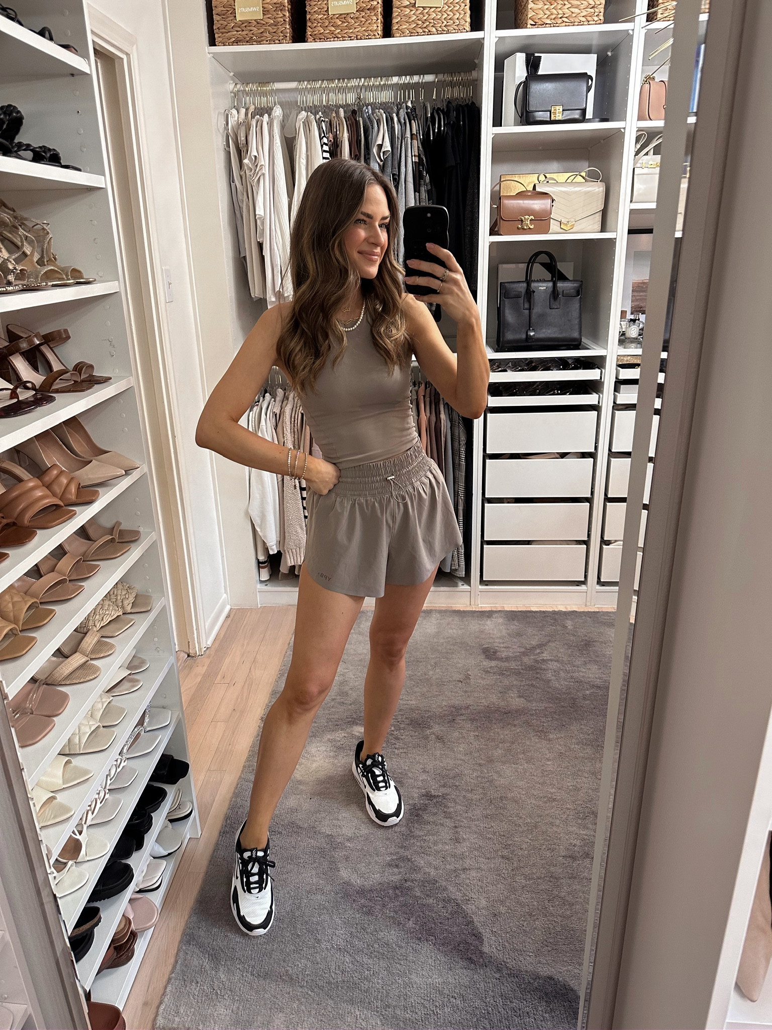 Such a good summer activewear set! Im wearing a size S in everything & sized up a half size in my sneakers. // Abercrombie, AF outfit, summer activewear, activewear 