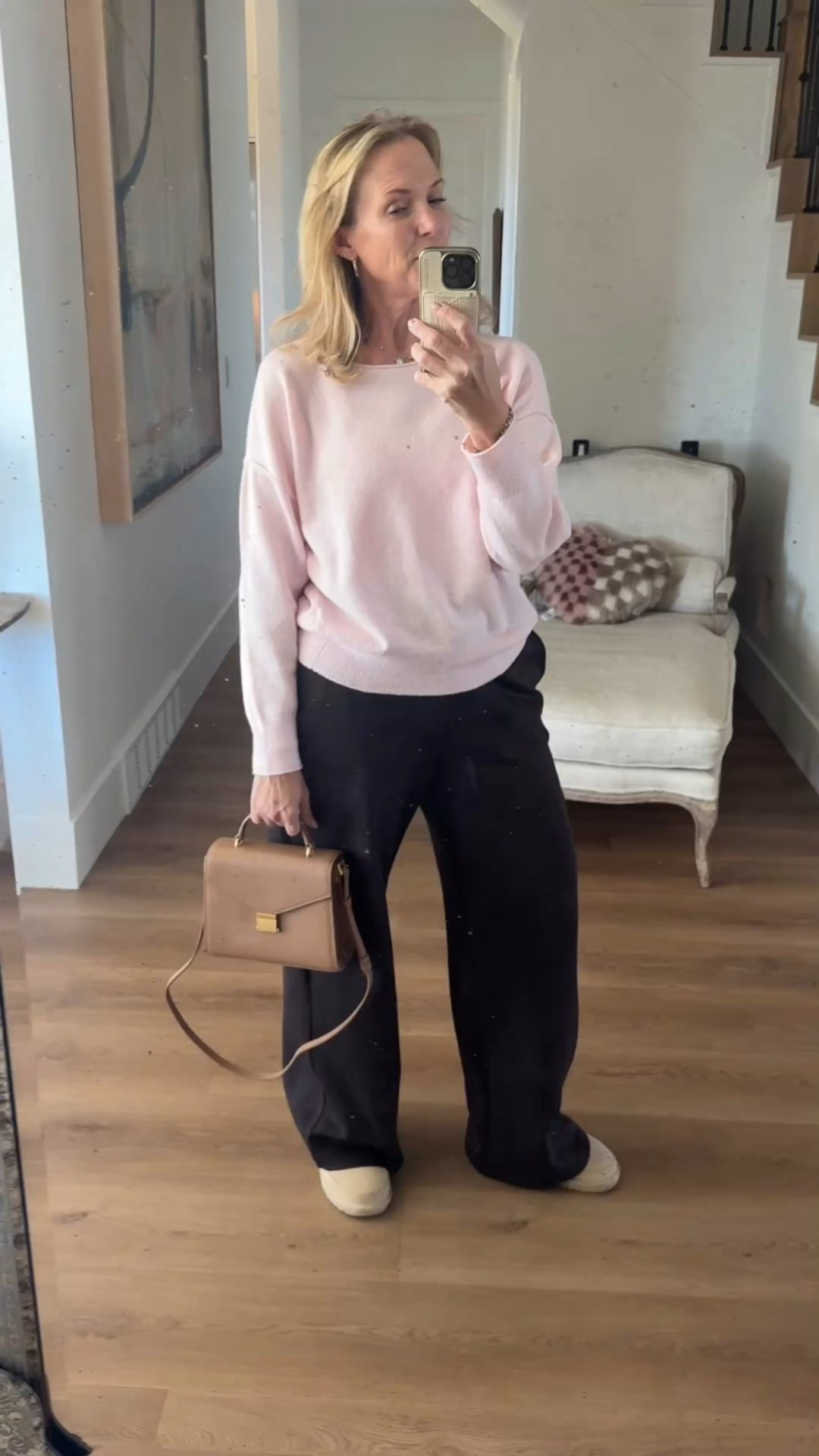 Pink and brown… I’m totally loving this cozy color combo


#LTKootd #LTKstorytime #LTKdayinmylife