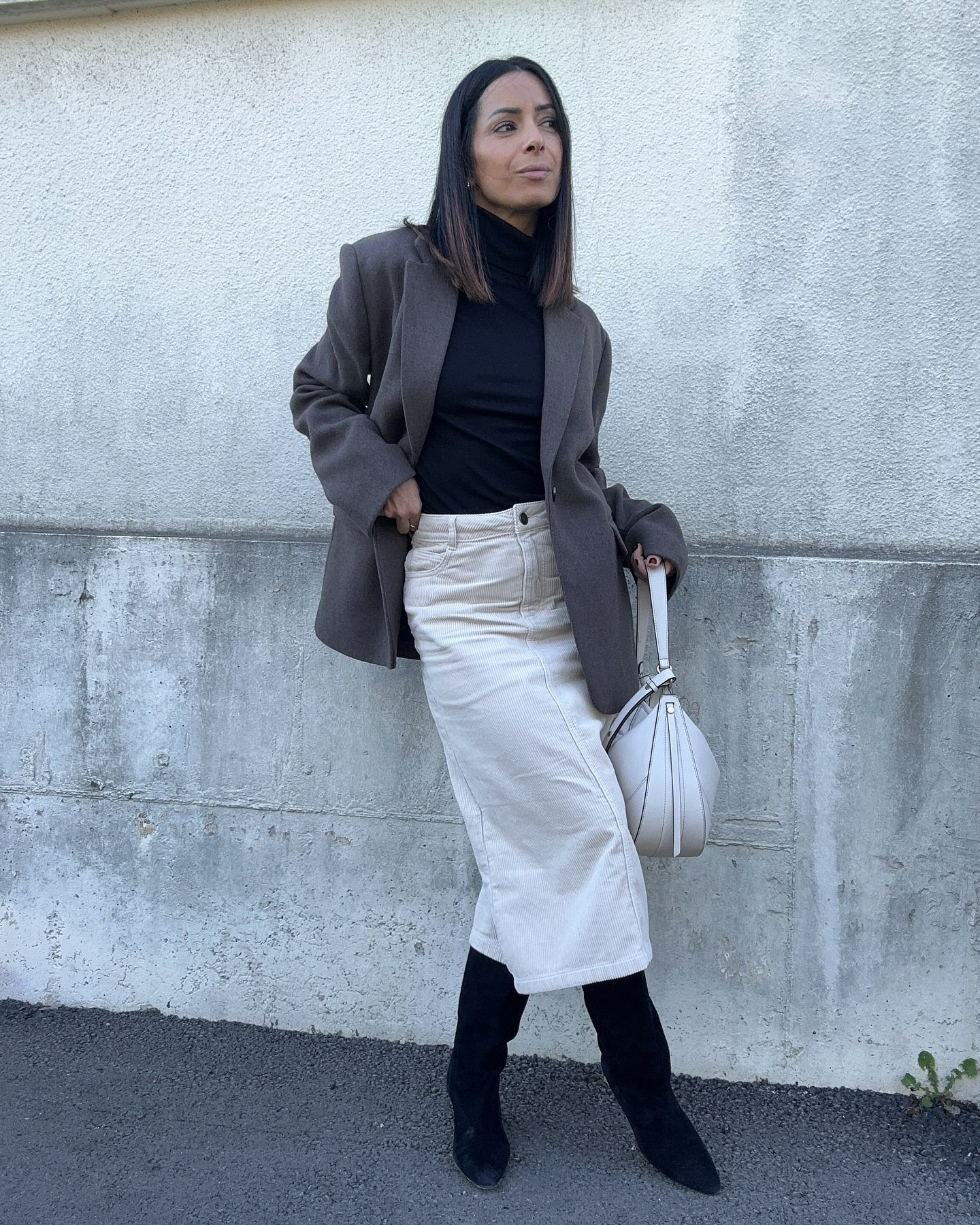 @maison123_paris Lover 🤎🤍🧸

*Col roulé et jupe (collaboration commerciale)
Veste @hm 
*Bottes @plume_paris_ 
*Sac @vanessabruno 
*Collaboration commerciale 

#outfit#maison123#maison123outfit#inspo#look#over40#fashionover40#inspirationoutfit#ａｅｓｔｈｅｔｉｃ#estheticoutfit#aestetic 

Outfit, fashion, over40, fashionover40, fashion over 40,