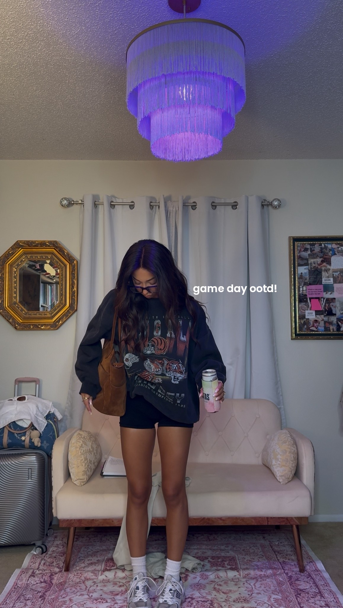 game day outfit! 🏈🤍🛋️  the sweatshirt is part of Abercrombie’s NFL collection last year, but I linked this year’s version as well as their T shirts! xx