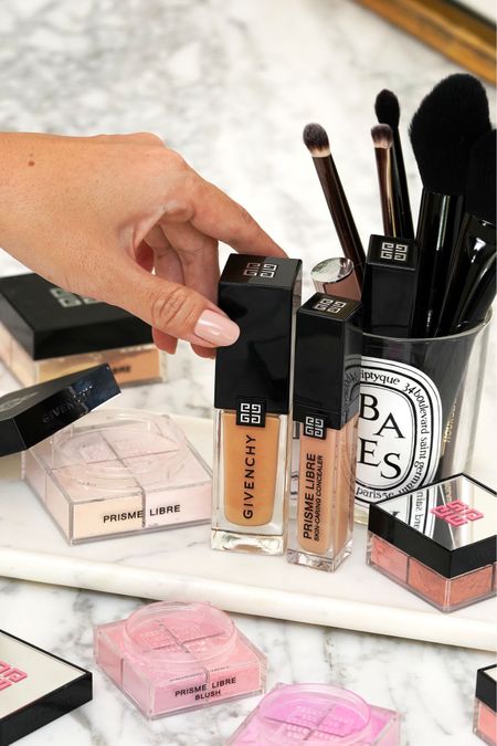 Givenchy Beauty favorites

Glow foundation N280
Concealer C305
Powder Shades 3, 4 & 5