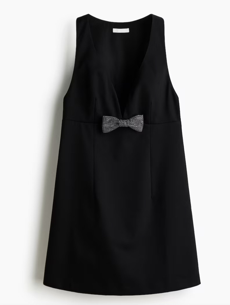 This bow dress is so cute! I always love a little sparkle. 


#bowdress #holidaydress #christmasdress #LTKWedding 
#weddingguestdress #handm 

#LTKHoliday #LTKFindsUnder50 #LTKU #LTKStyleTip