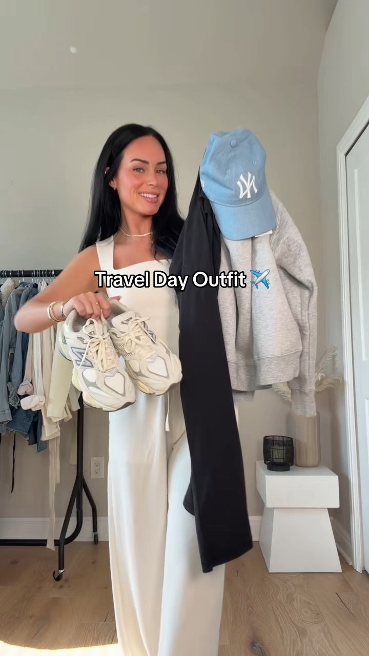 My go-to for travel days + errand runs 👟✈️🤍

my sizing 5’7, 145lbs, 32dd
I’m wearing a size large crew, size 4 flare pants 32”

@Aritzia 

#LTKgrwm #LTKTravel #LTKSpringSale
