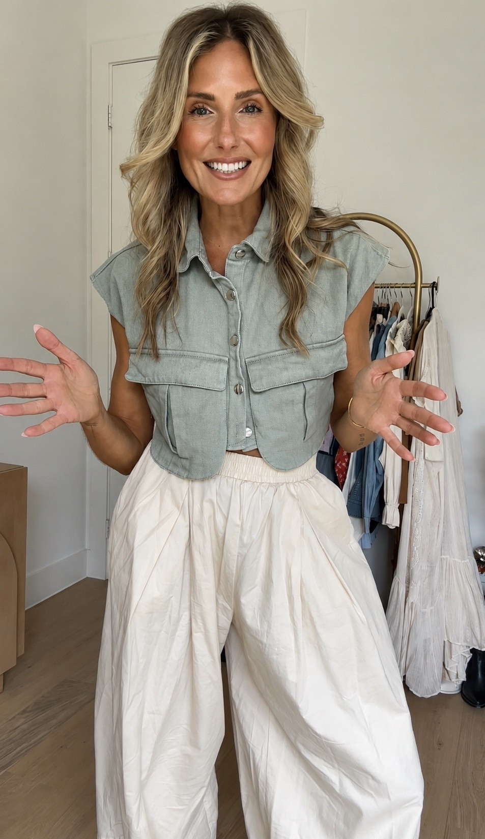 OOTD: featuring the comfiest balloon pants … running errands? ✔️ have a happy hour? Throw on heeled sandals and ✔️ running to buy more colors stat. Plus the whole look is only $50 🤩

#LTKootd #LTKSaleAlert #LTKgrwm