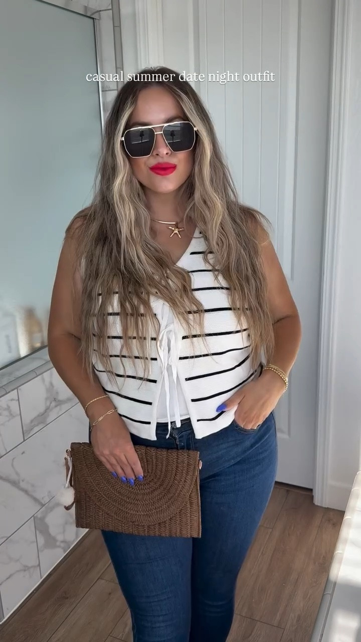 OBSESSED with this @amazon top 🔥🔥🔥 
a n d  forever rocking skinny jeans 

#midsizefashion #datenight #ootn #tryon #amazonfashion #postpartumbody

#LTKMidsize #LTKStyleTip #LTKSaleAlert