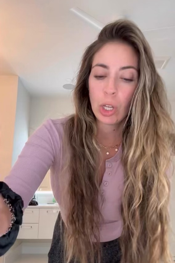 This Healing Balm from @Doctor.Rogers #ad is a great CLEAN alternative to
Aquaphor, Vaseline & Neosporin! 🙌🏻

Soothes, protects, and repairs your skin.
💝 Safe for babies, children & even pets!
Highly recommend if you’re looking to
swap out your products for ones with
cleaner ingredients! 🌱 #yourbestskin 

 

#LTKFindsUnder50 #LTKBeauty #LTKWatchNow