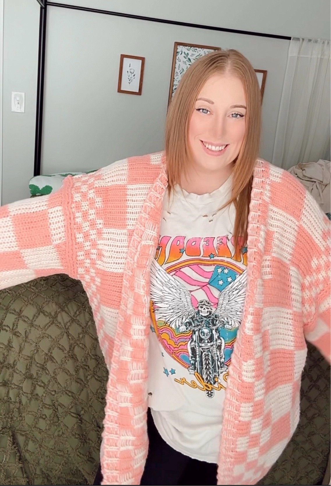 Super cute and cozy oversized cardigan from The Post 😍 linked it and my tee below 👇🏼 


#LTKMidsize #LTKHome #LTKPlusSize