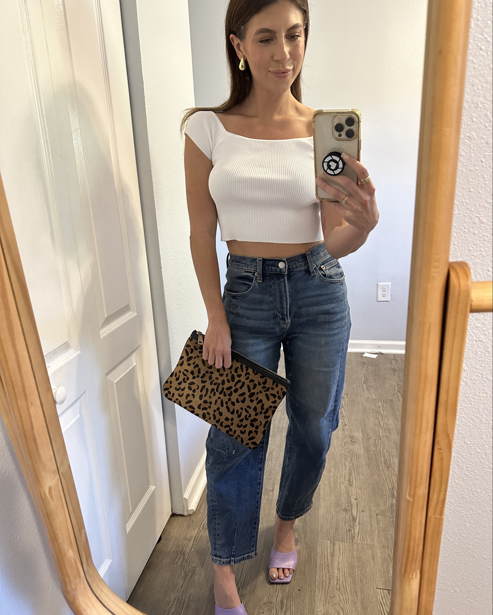 I wear these Pistola jeans TO DEATH! They are so comfy and flattering. Love to pair with slim fitting or cropped tops to balance out my more pear shaped frame. They run TTS im wearing a 25 which is my usually size and they are very roomy- I think that is better for this cut ☺️ A little chunky heel pairs perfectly! 