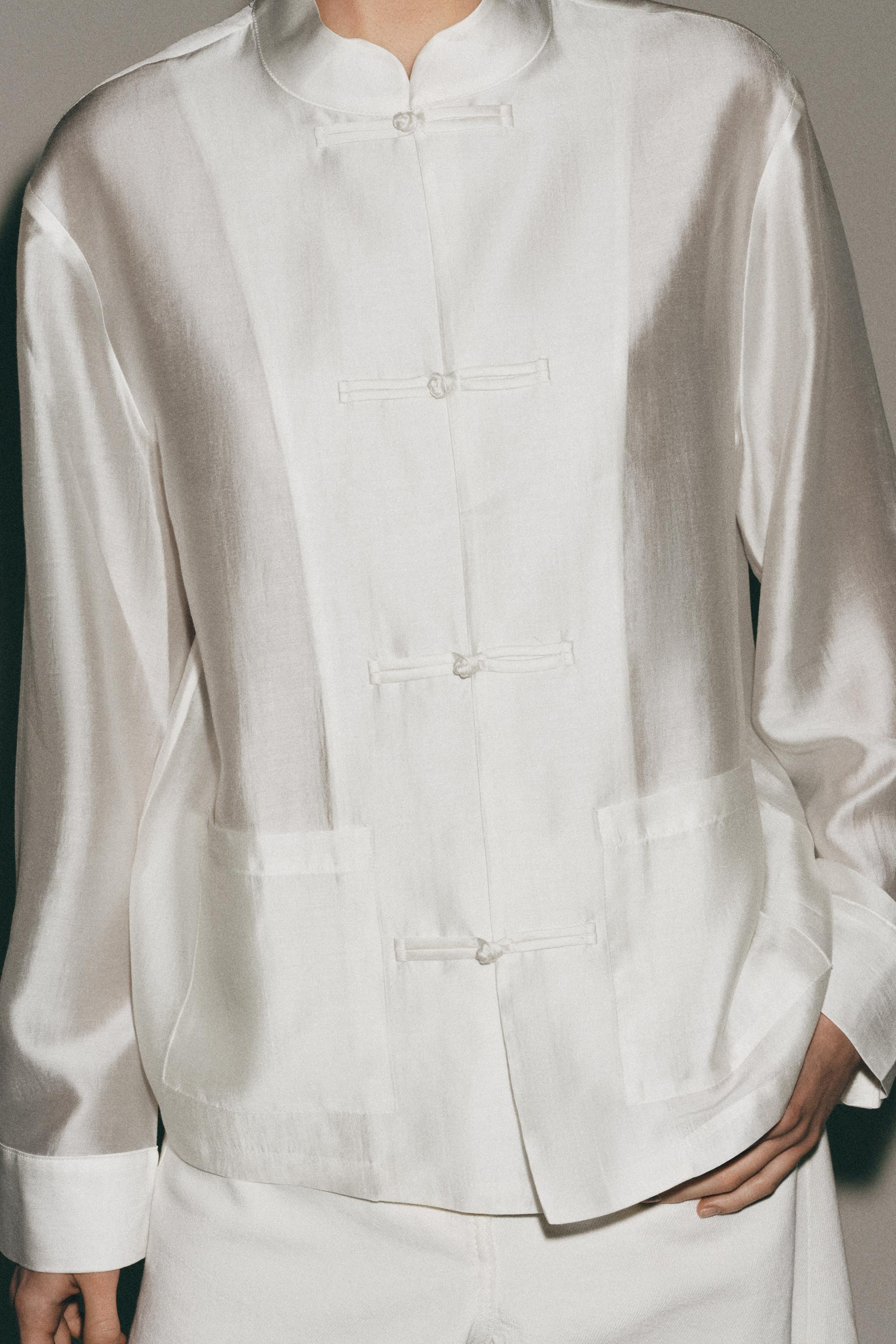Model height: 176 cmZARA WOMAN COLLECTIONShirt made from a lyocell blend yarn. Featuring a round ... | Zara DE